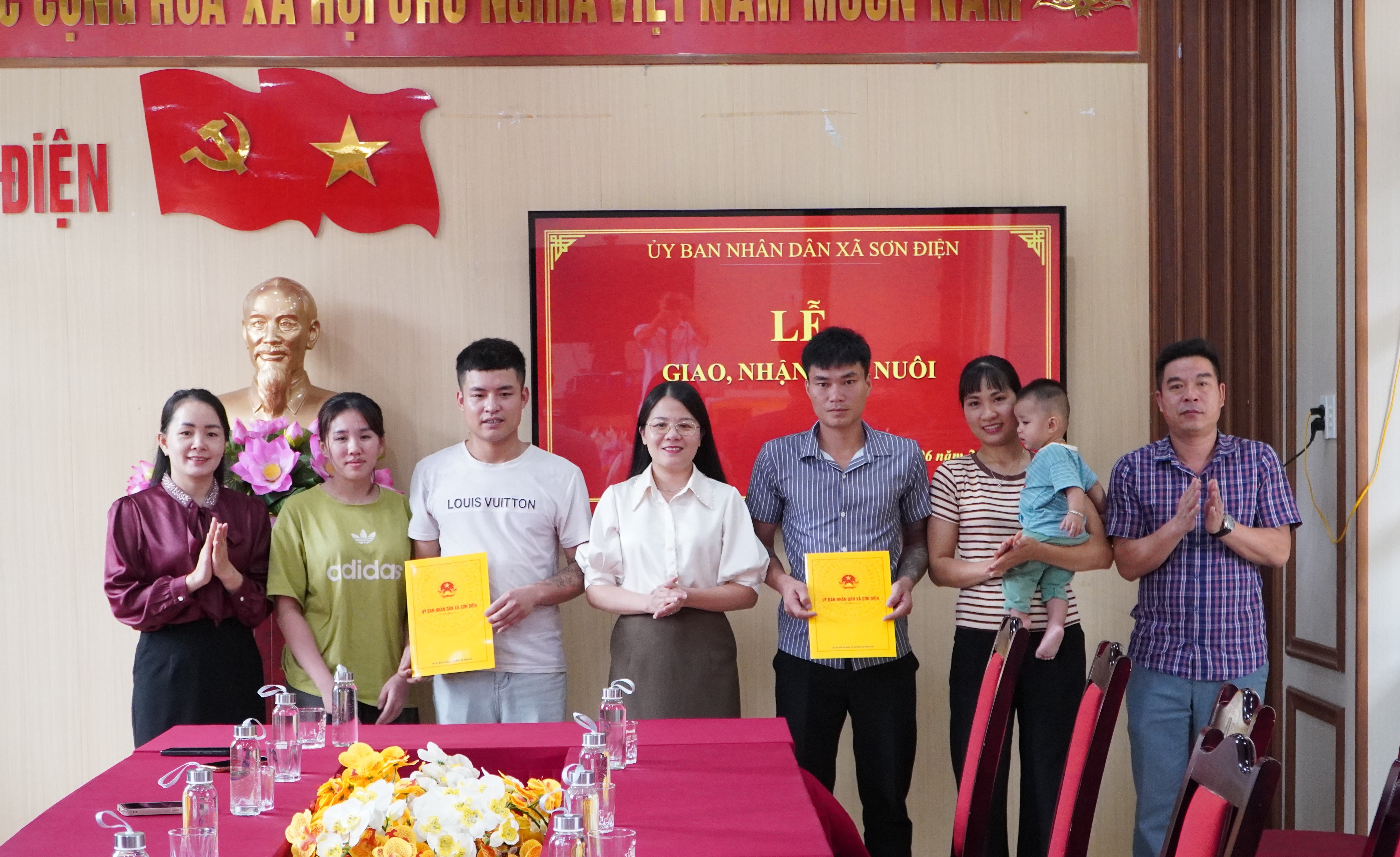 UBND xã Sơn Điện tổ chức Lễ giao, nhận con nuôi đầy ý nghĩa nhân văn