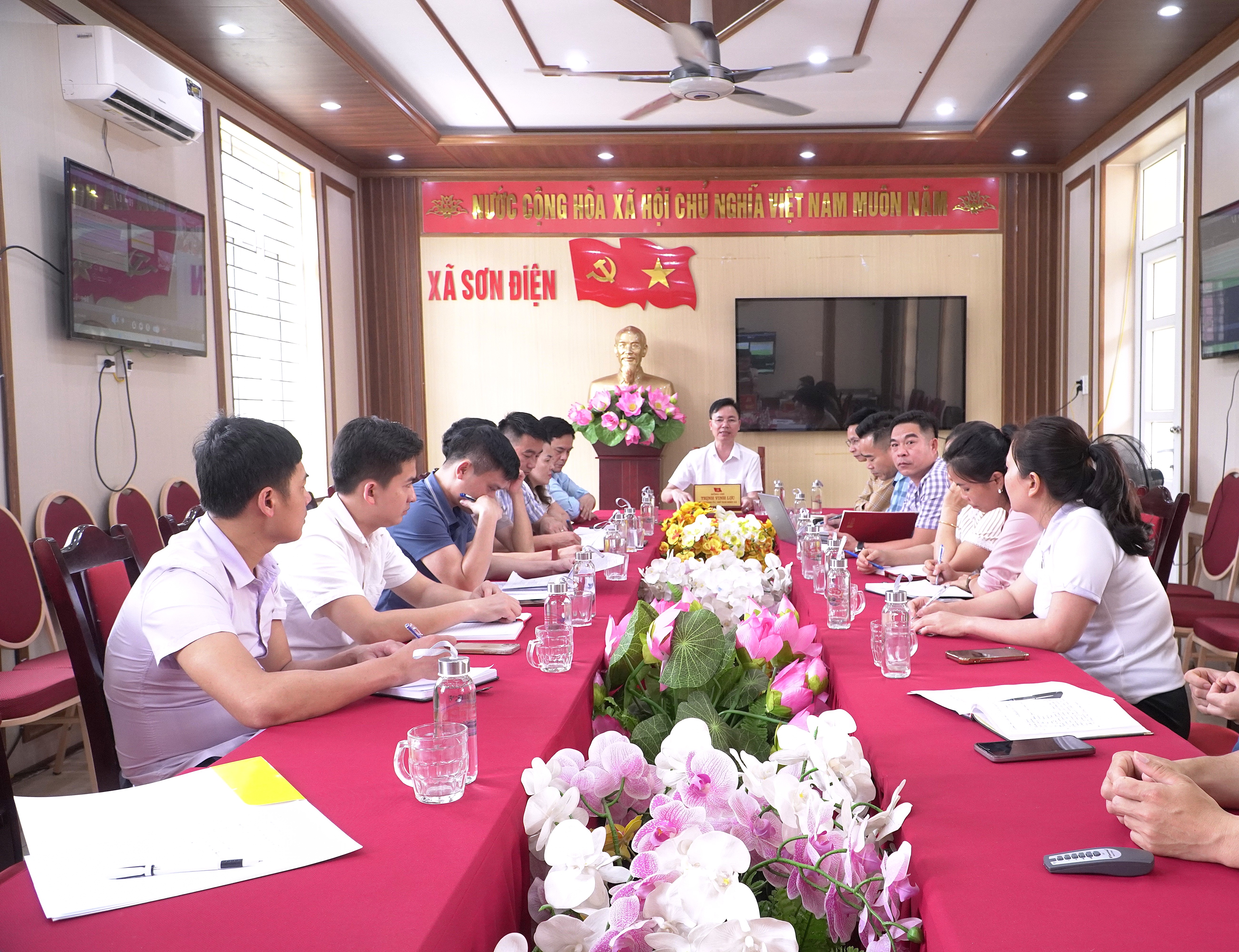 Đảng ủy – UBND xã tổ chức buổi gặp mặt lao động hợp đồng.