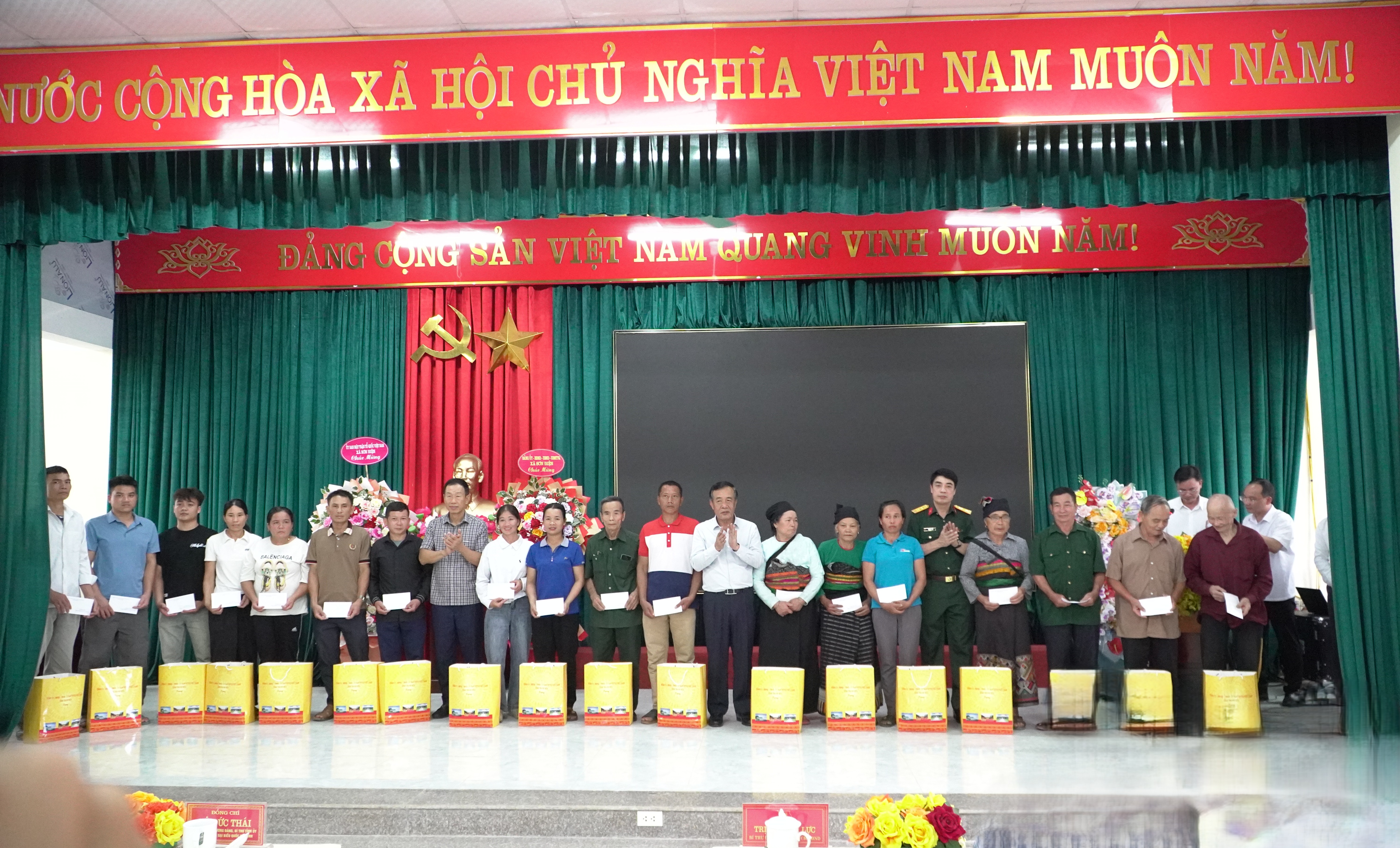 Anh-tin-bai