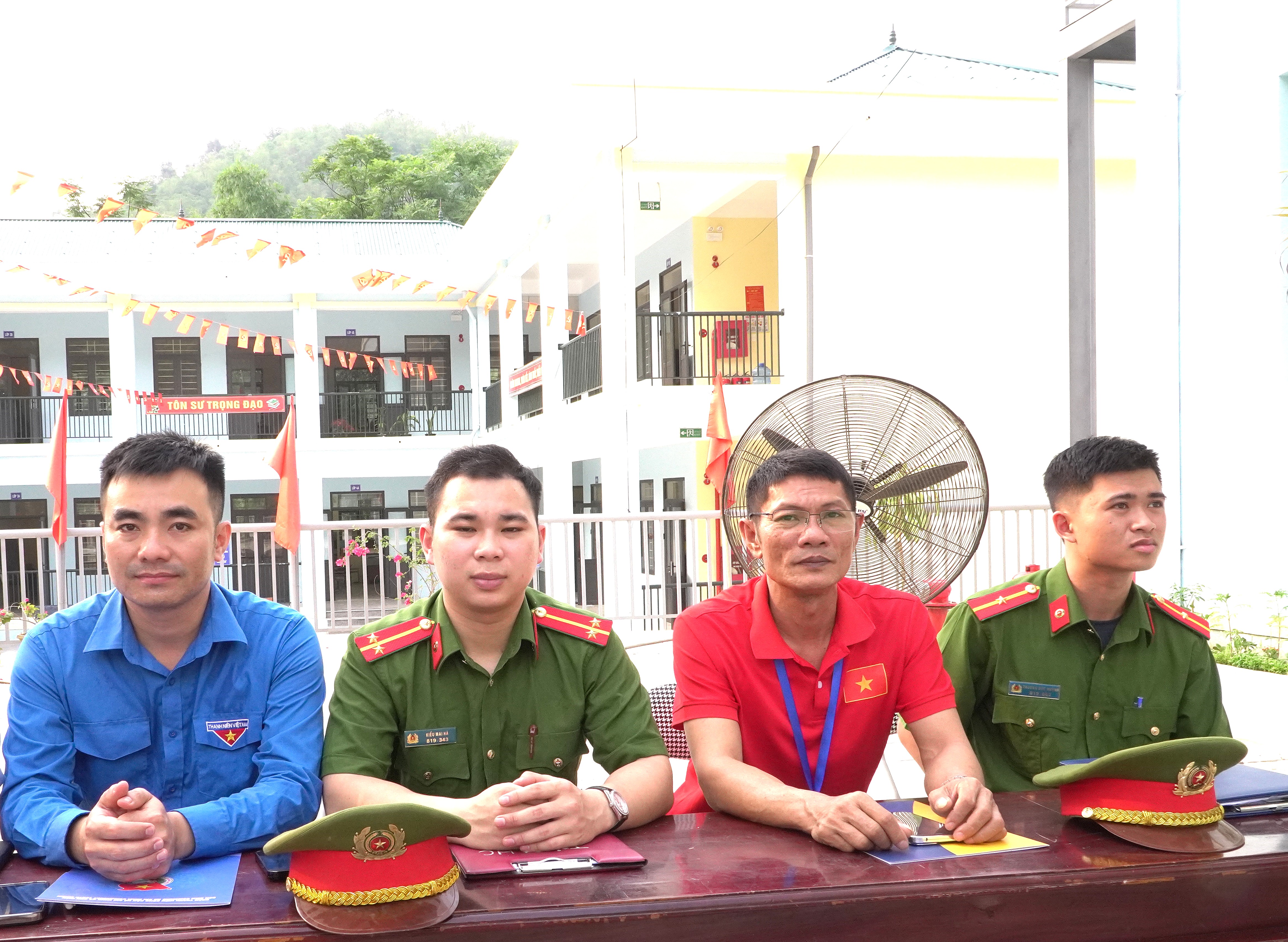 Anh-tin-bai