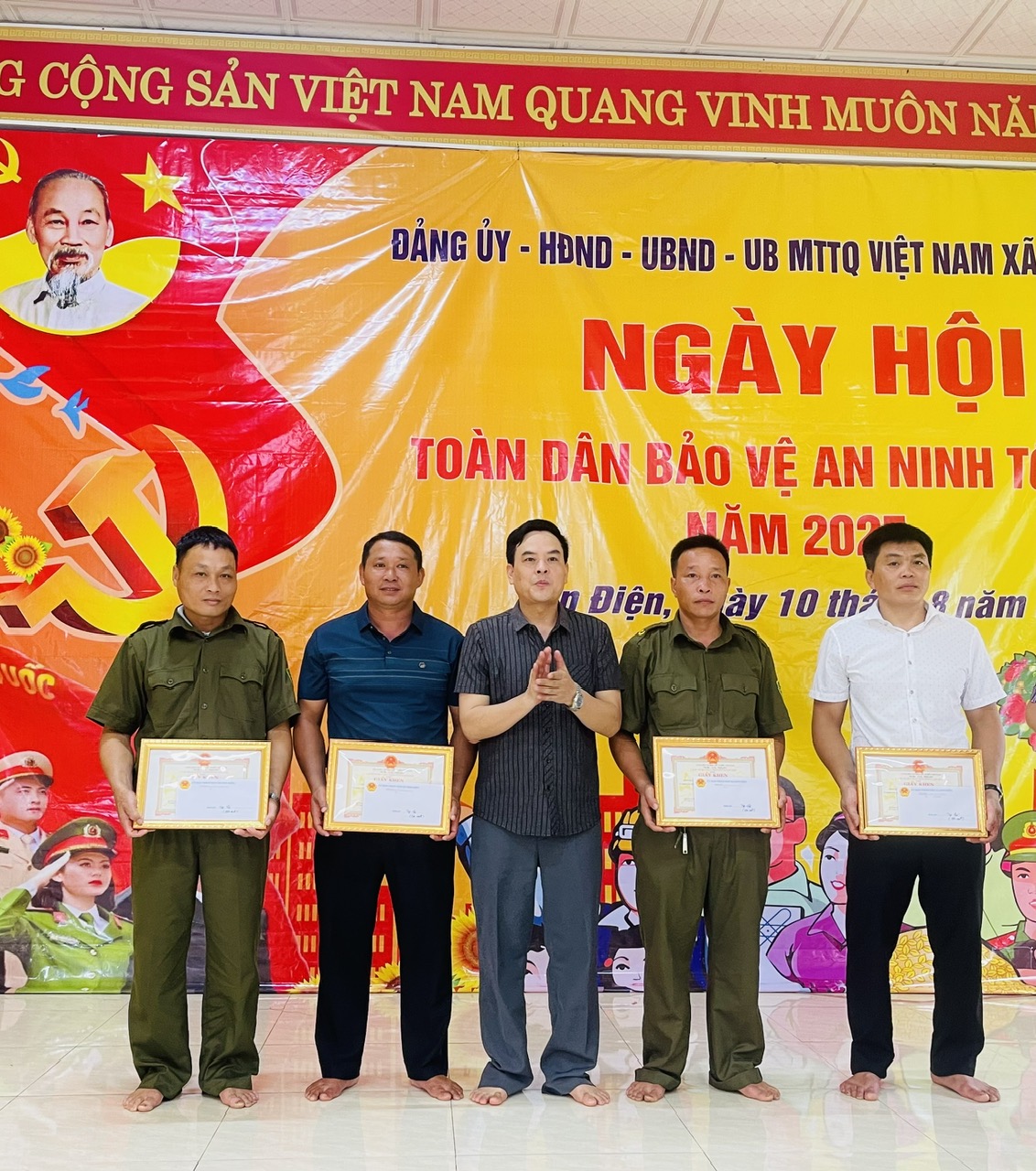 Anh-tin-bai