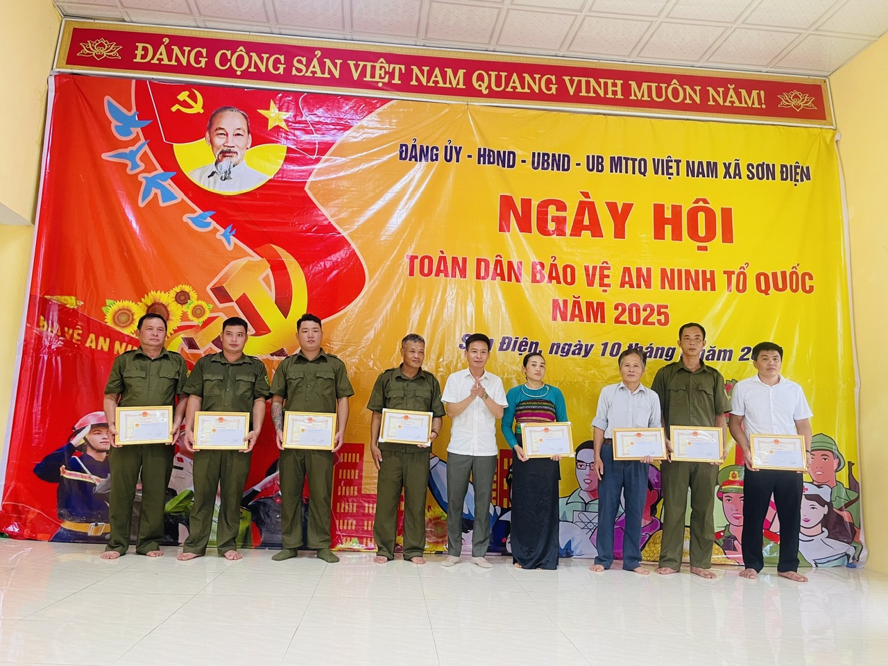 Anh-tin-bai