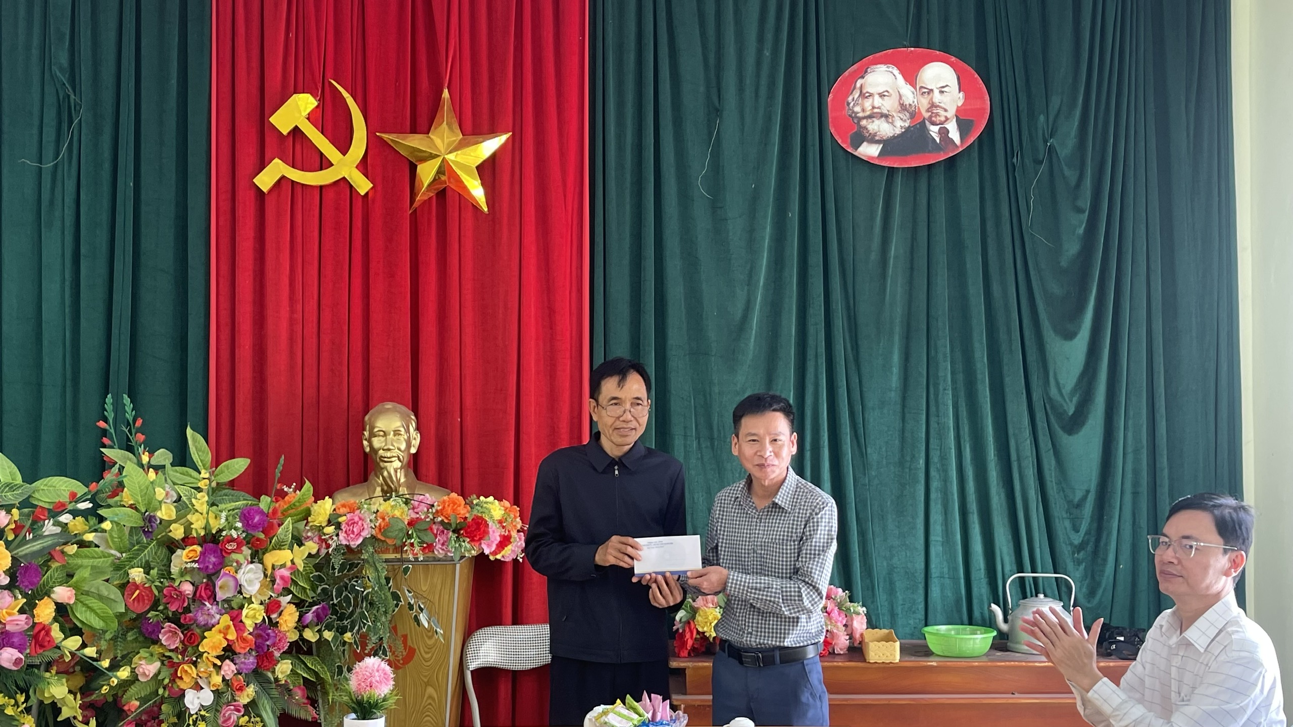 Anh-tin-bai