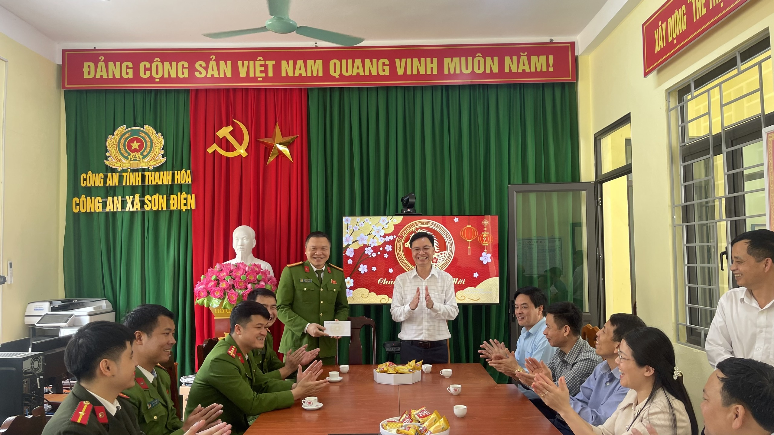 Anh-tin-bai