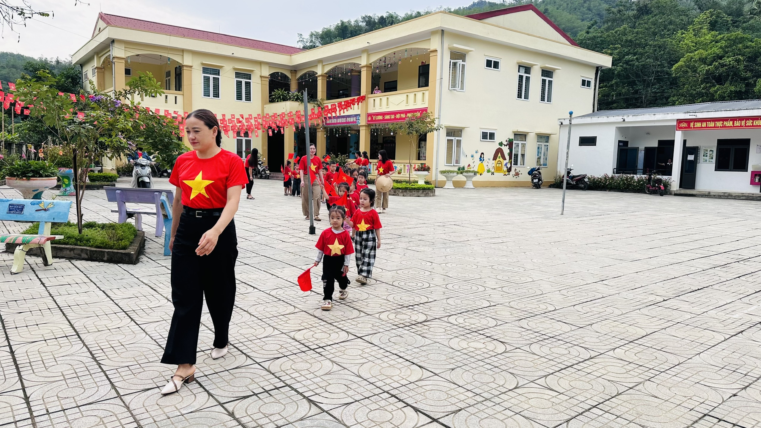 Anh-tin-bai