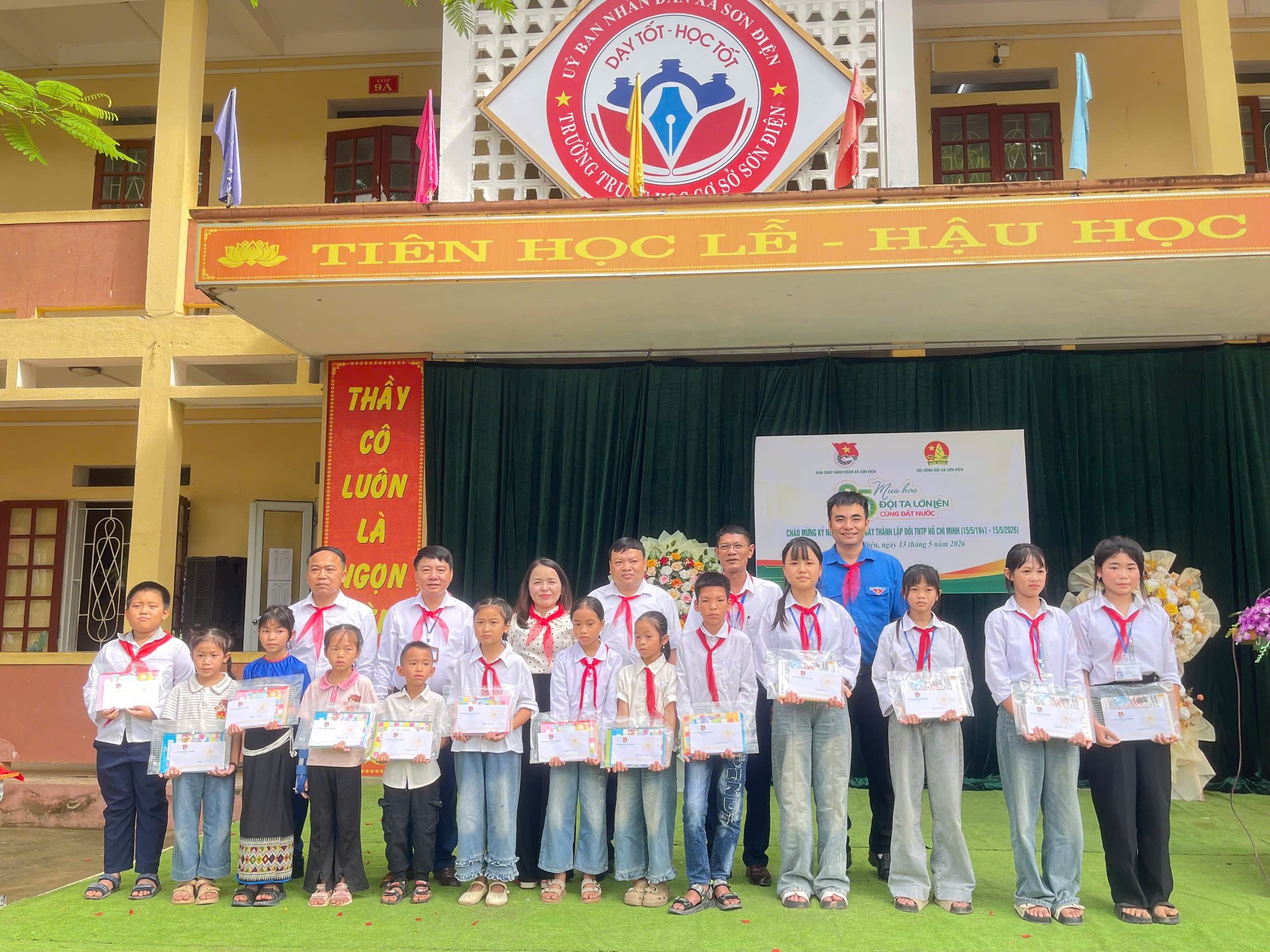 Rộn ràng sắc màu tuổi thơ tại Lễ kỷ niệm 85 năm Đội TNTP Hồ Chí Minh ở THCS Sơn Điện