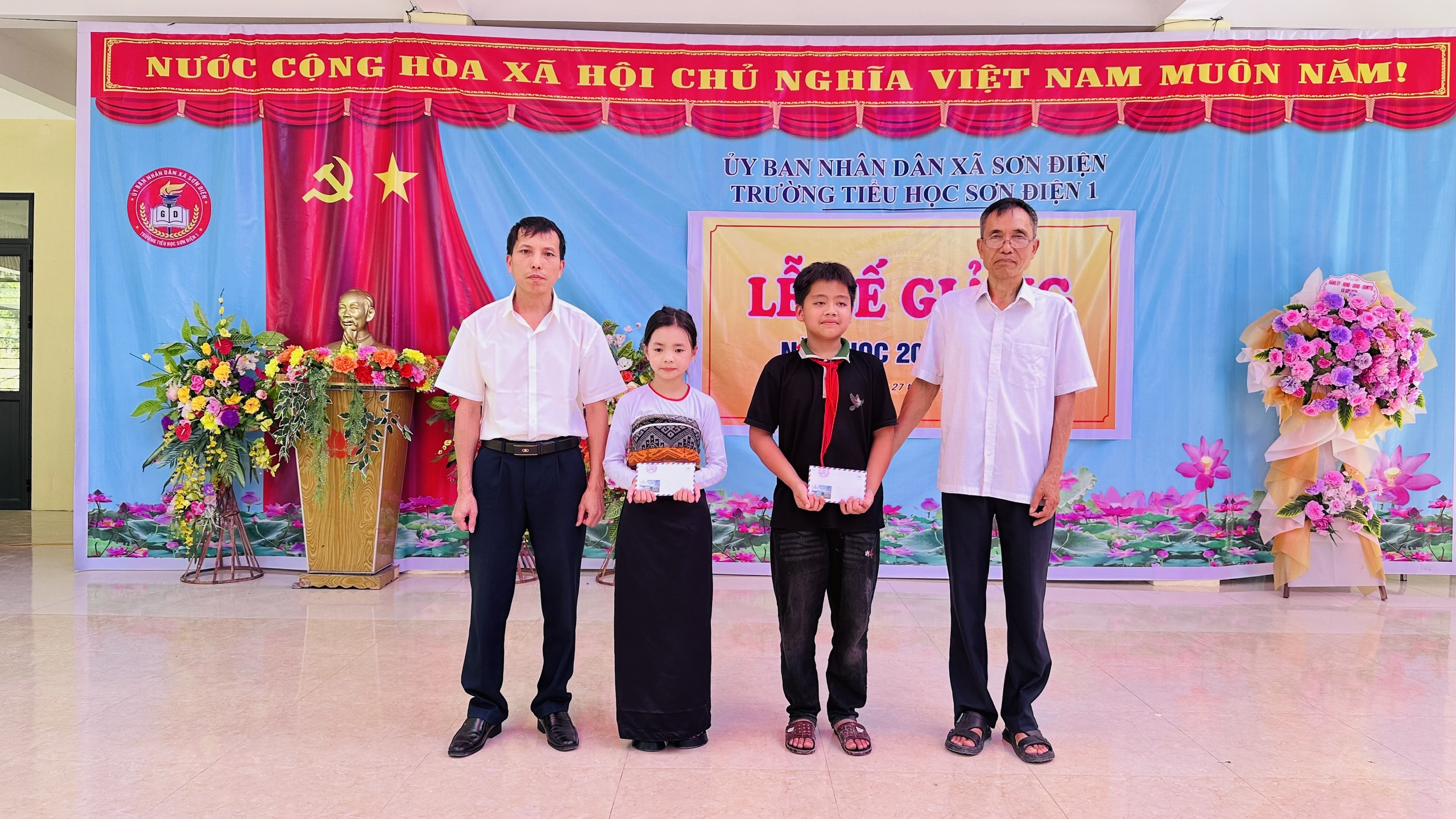 Anh-tin-bai