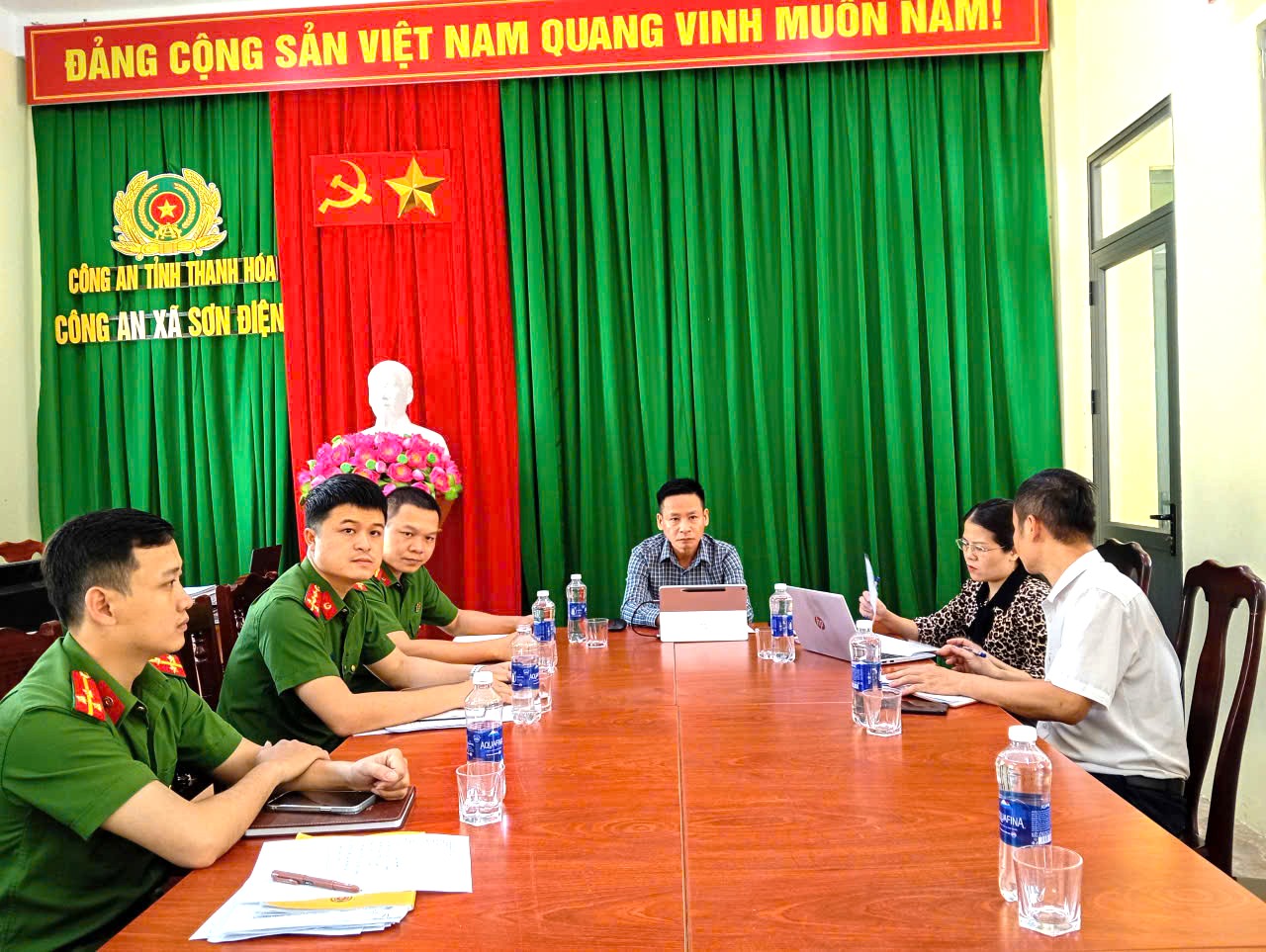 Anh-tin-bai