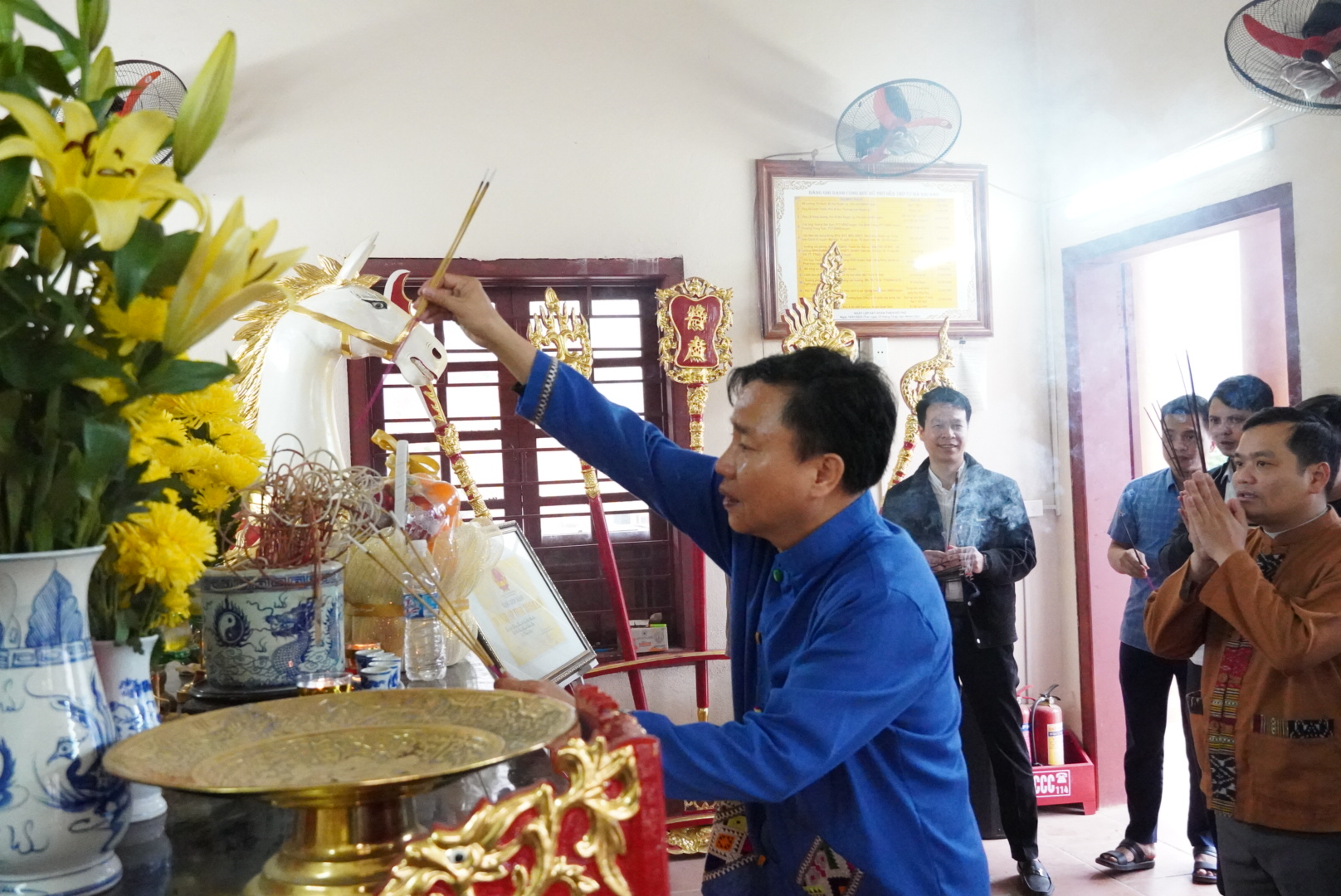 Anh-tin-bai