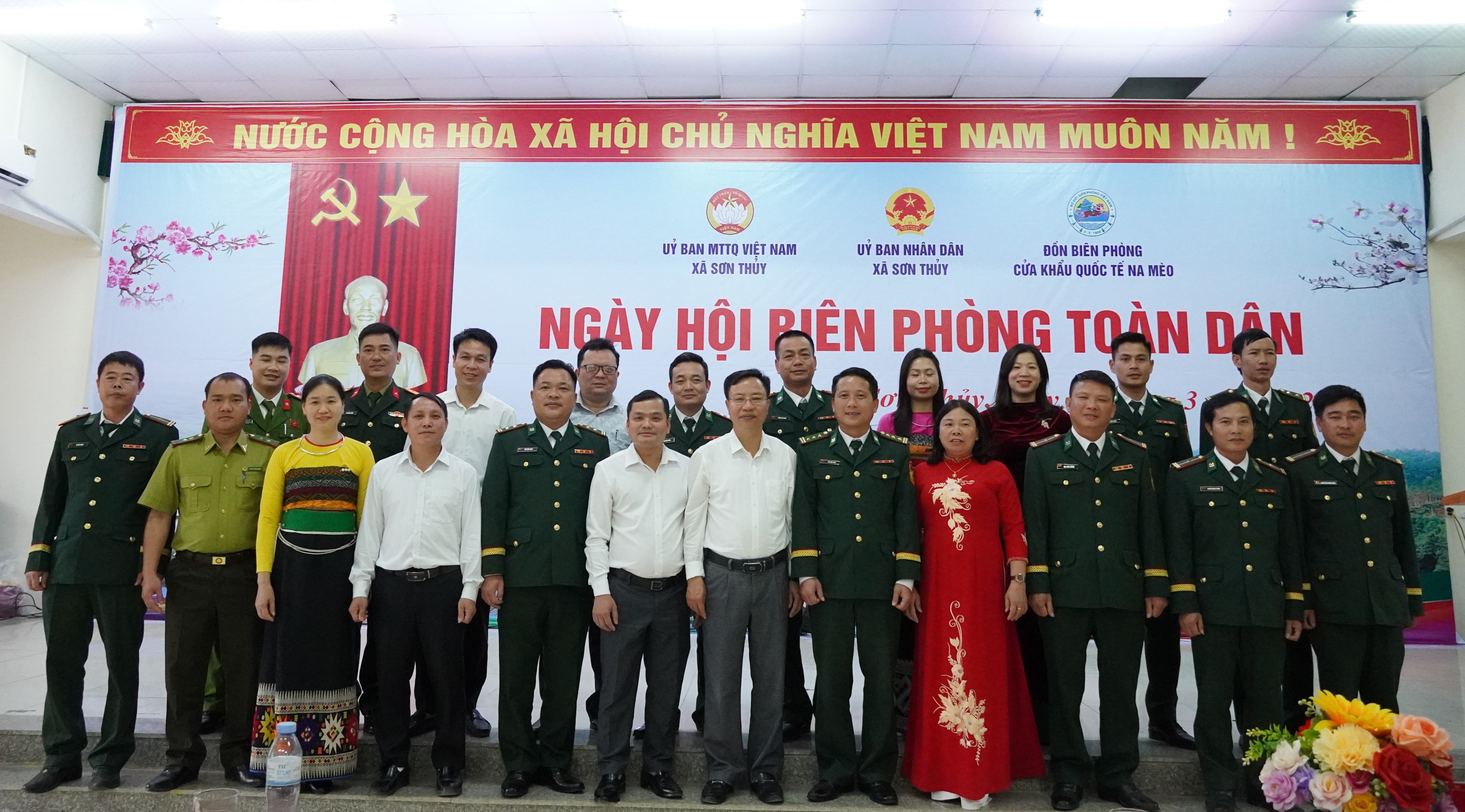 Anh-tin-bai