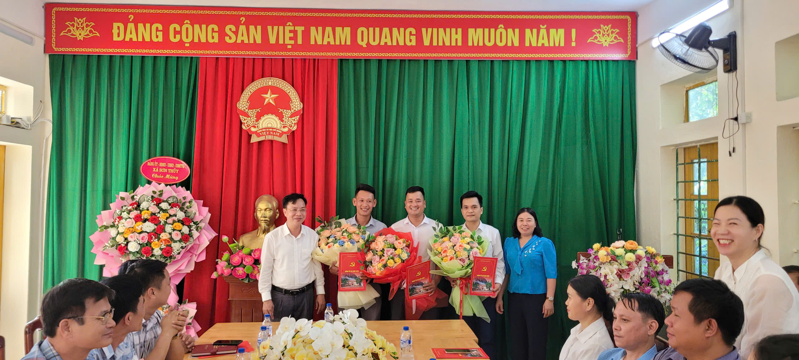 Anh-tin-bai