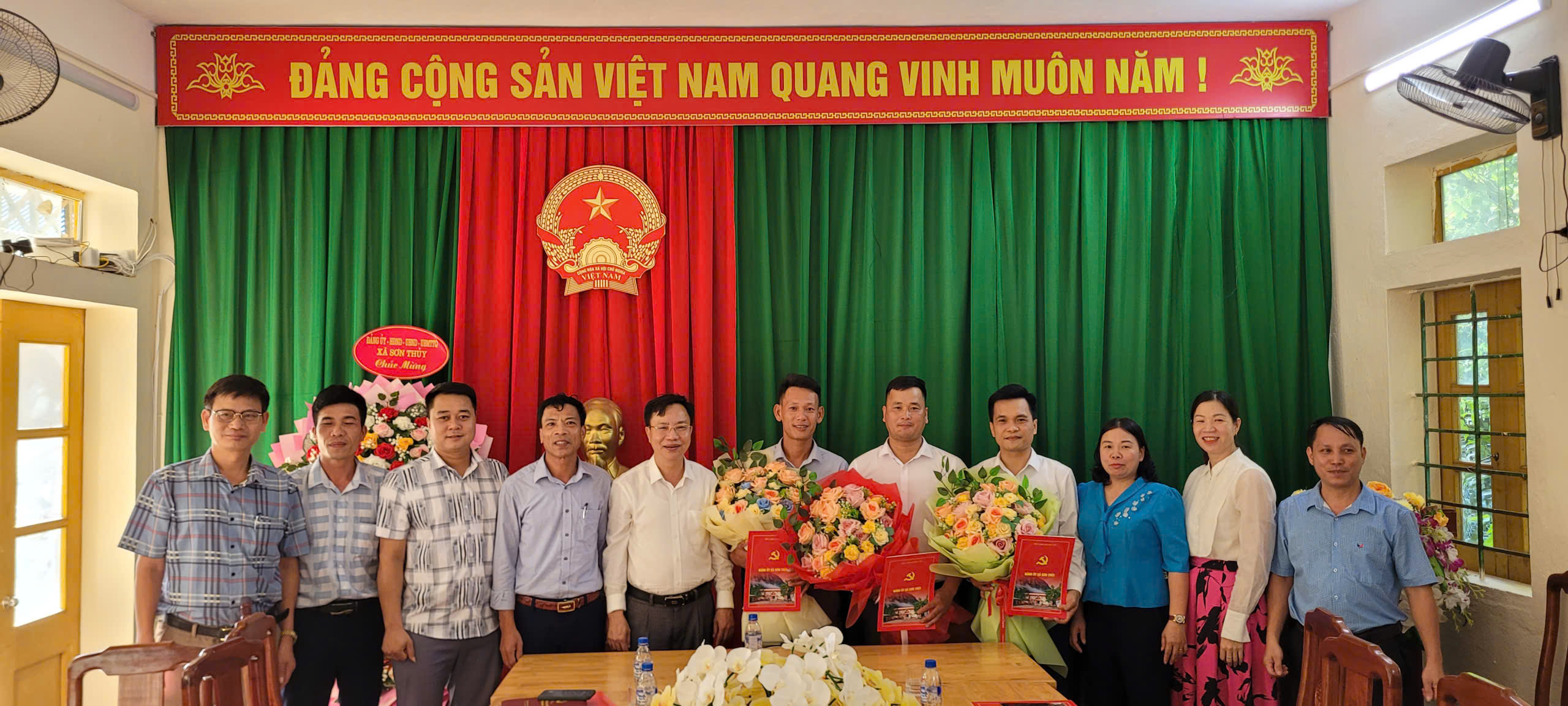 Anh-tin-bai