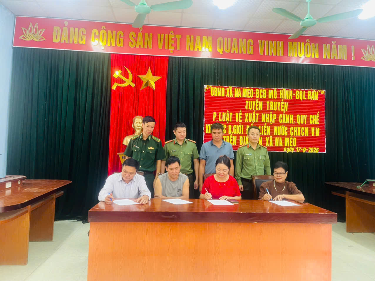 Anh-tin-bai