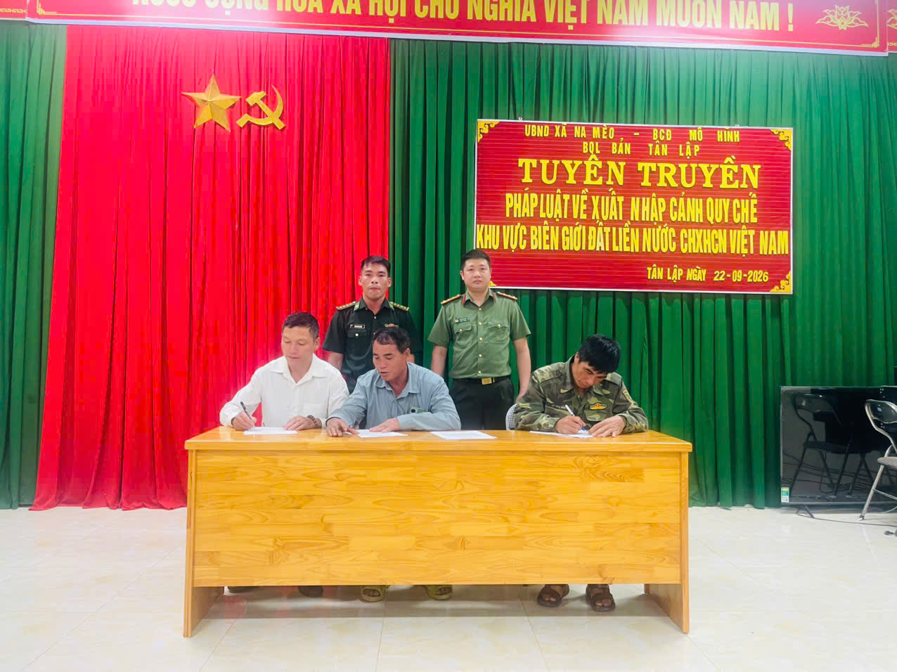 Anh-tin-bai