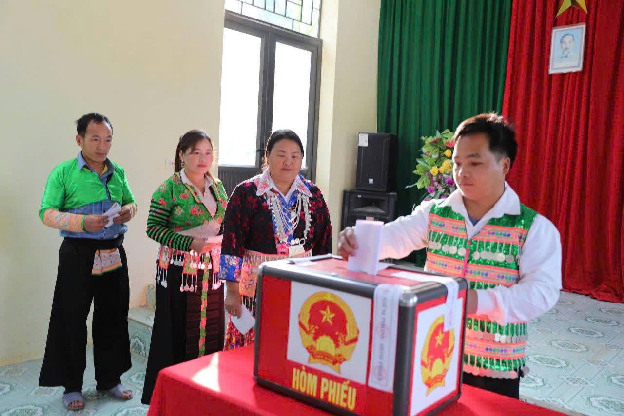 Ủy ban bầu cử xã Na Mèo công bố kết quả bầu cử và danh sách những người trúng cử đại biểu HĐND xã Na Mèo, nhiệm kỳ 2026-2031 ​