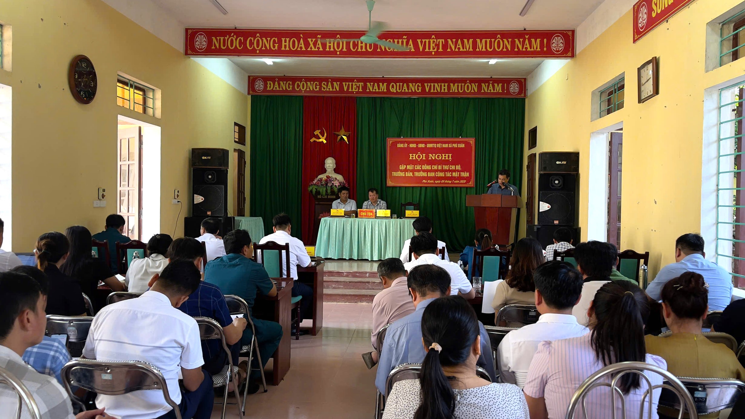 XÃ PHÚ XUÂN TỔ CHỨC HỘI NGHỊ GẶP MẶT CÁC ĐỒNG CHÍ BÍ THƯ CHI BỘ, TRƯỞNG BẢN, TRƯỞNG BAN CÔNG TÁC MẶT TRẬN TRÊN ĐỊA BÀN