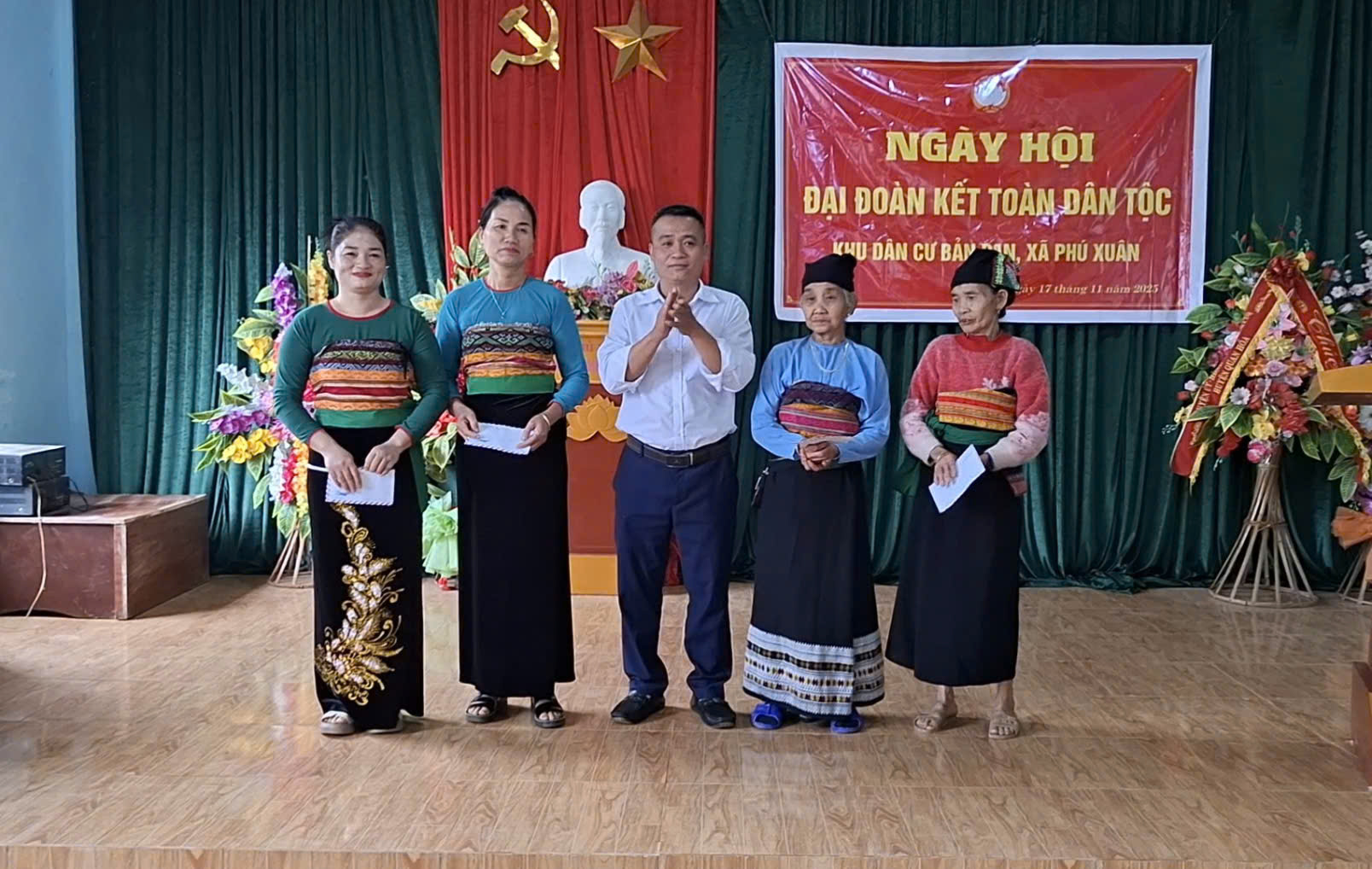 Anh-tin-bai