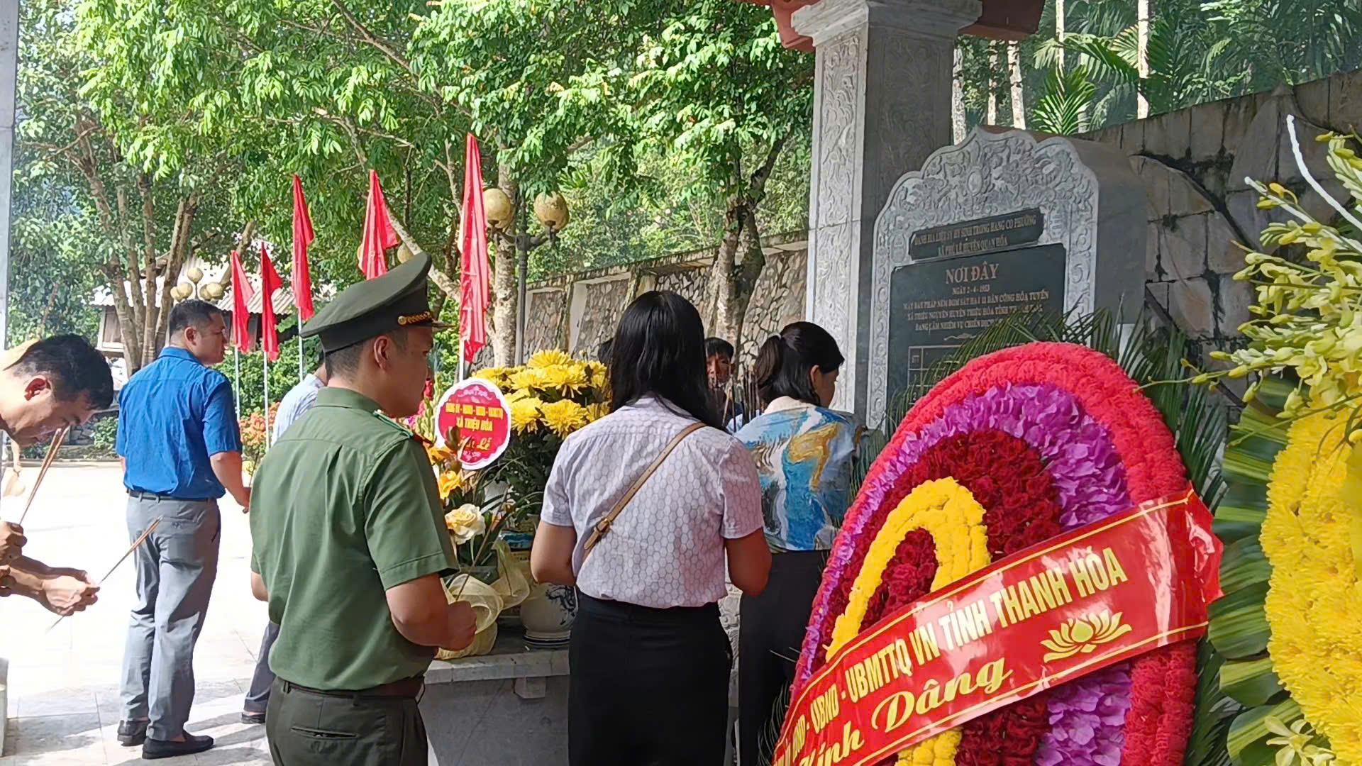 Anh-tin-bai