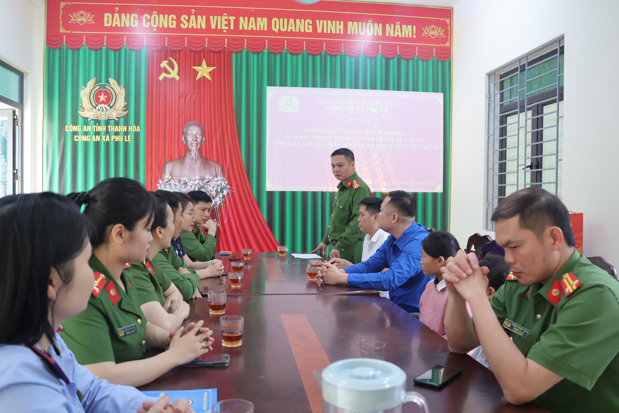 Anh-tin-bai