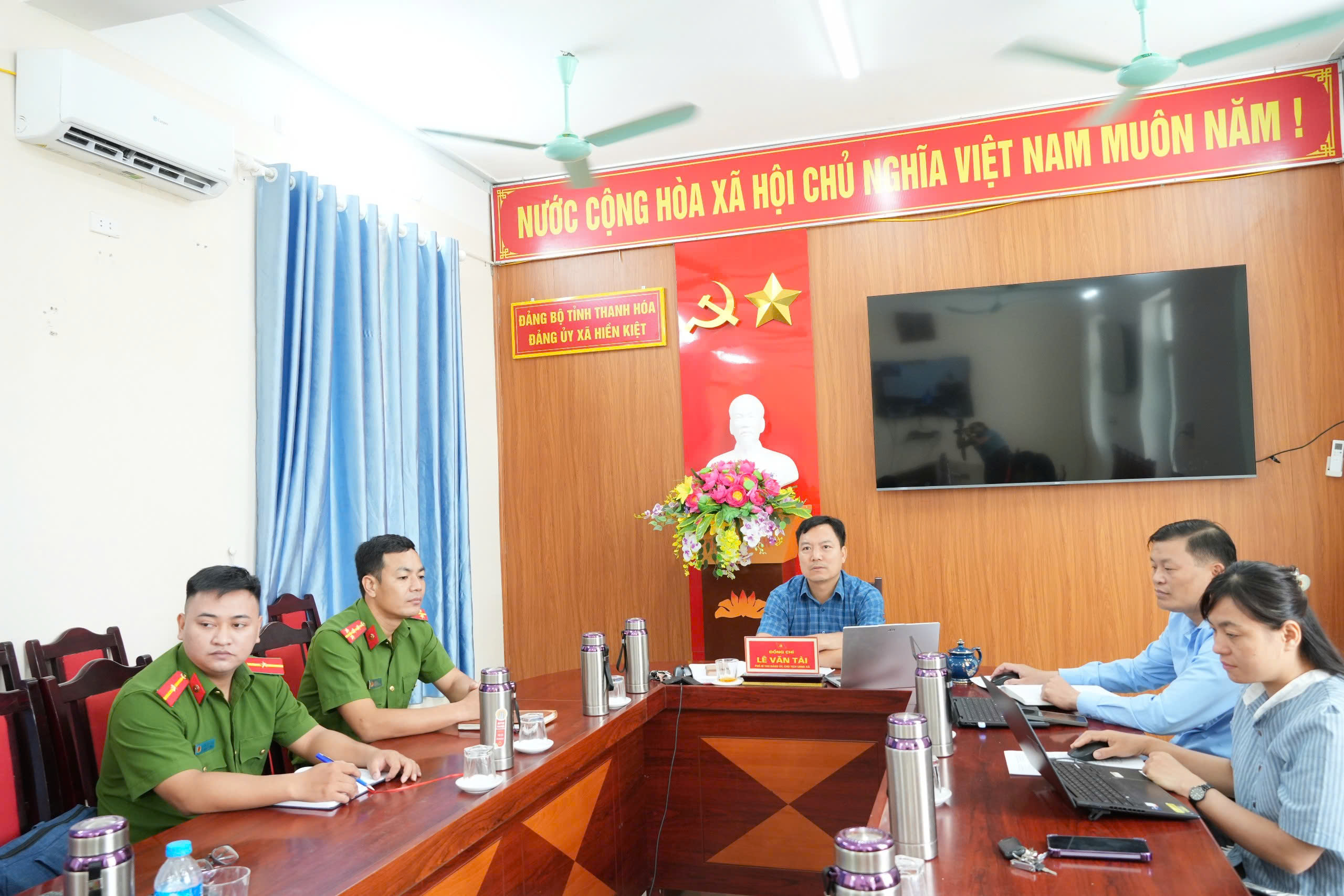 Anh-tin-bai