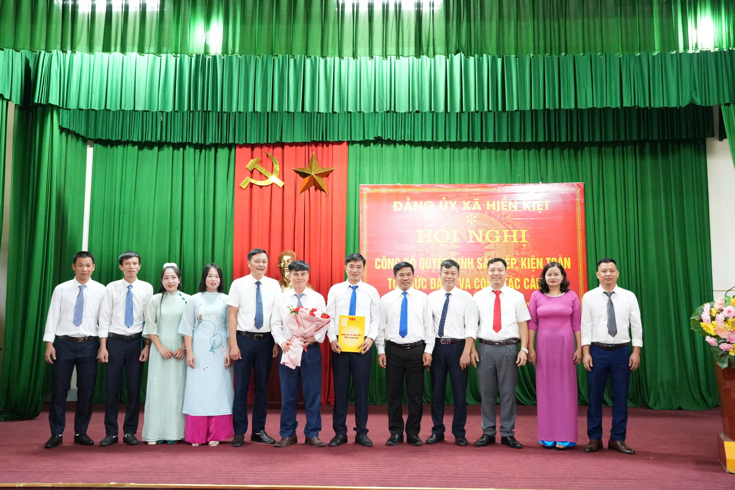 HỘI NGHỊ CÁN BỘ CHỦ CHỐT CÔNG BỐ QUYẾT ĐỊNH SẮP XẾP, KIỆN TOÀN TỔ CHỨC ĐẢNG VÀ CÔNG TÁC CÁN BỘ