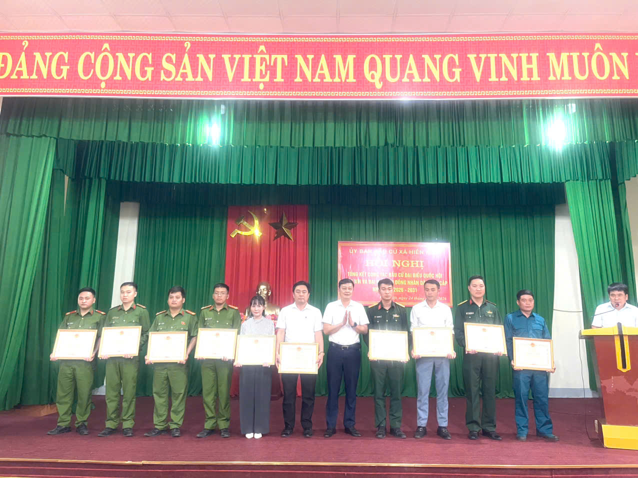 Anh-tin-bai