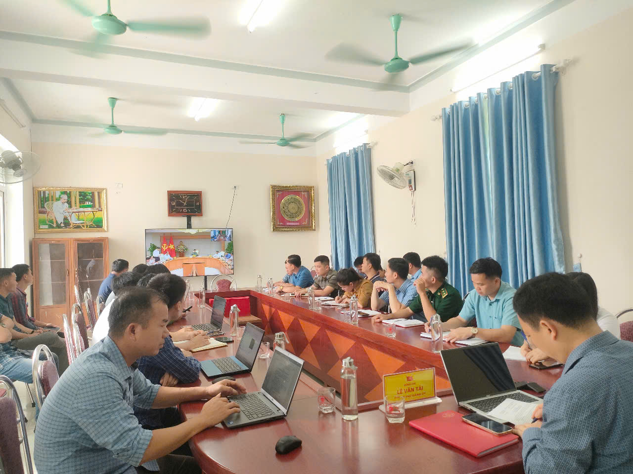 Anh-tin-bai