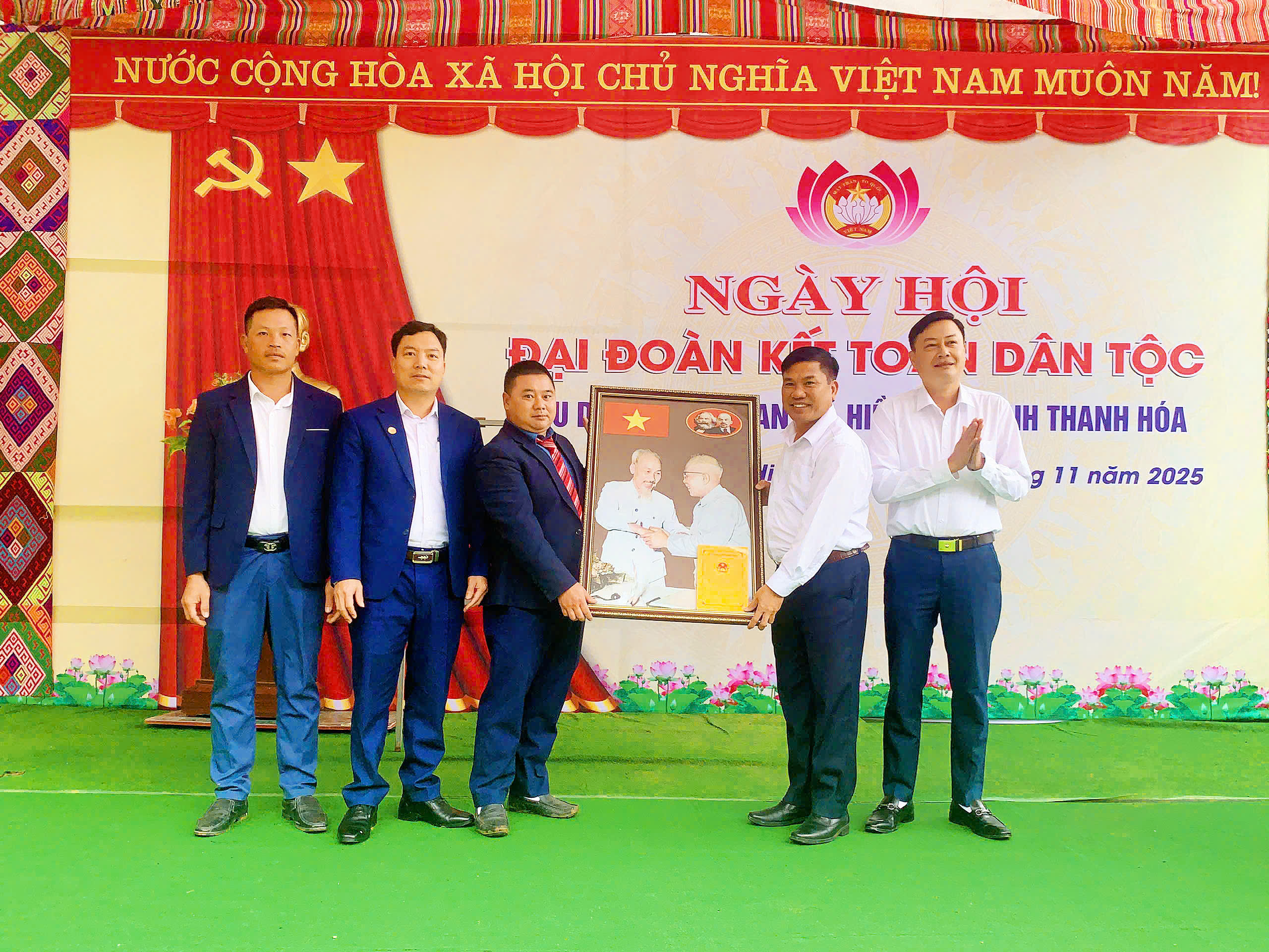 Anh-tin-bai