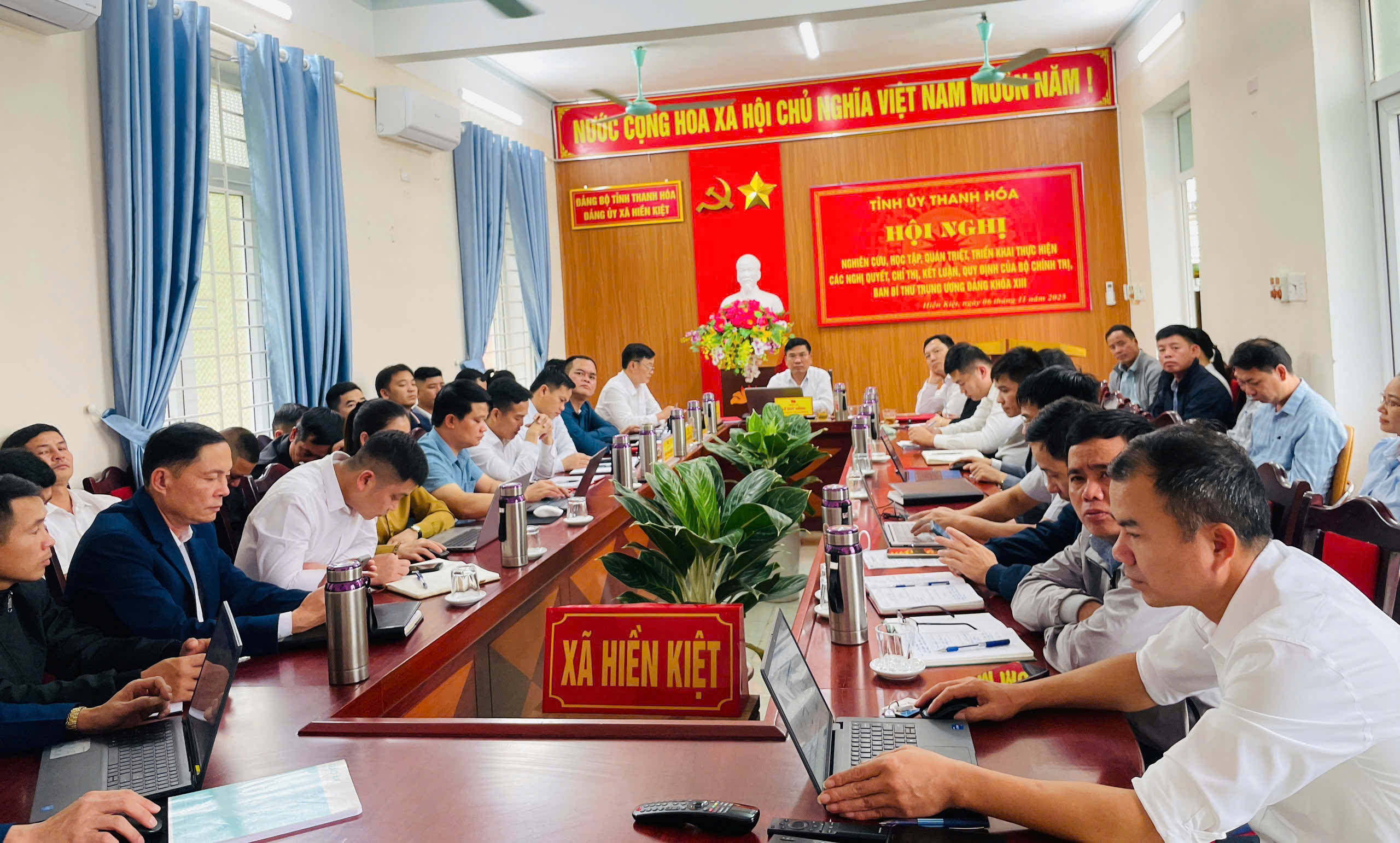 Đảng bộ xã Hiền Kiệt tổ chức hội nghị trực tuyến nghiên cứu, học tập, quán triệt, triển khai thực hiện các nghị quyết, chỉ thị, kết luận, quy định của Bộ Chính trị, Ban Bí thư Trung ương Đảng khóa XIII