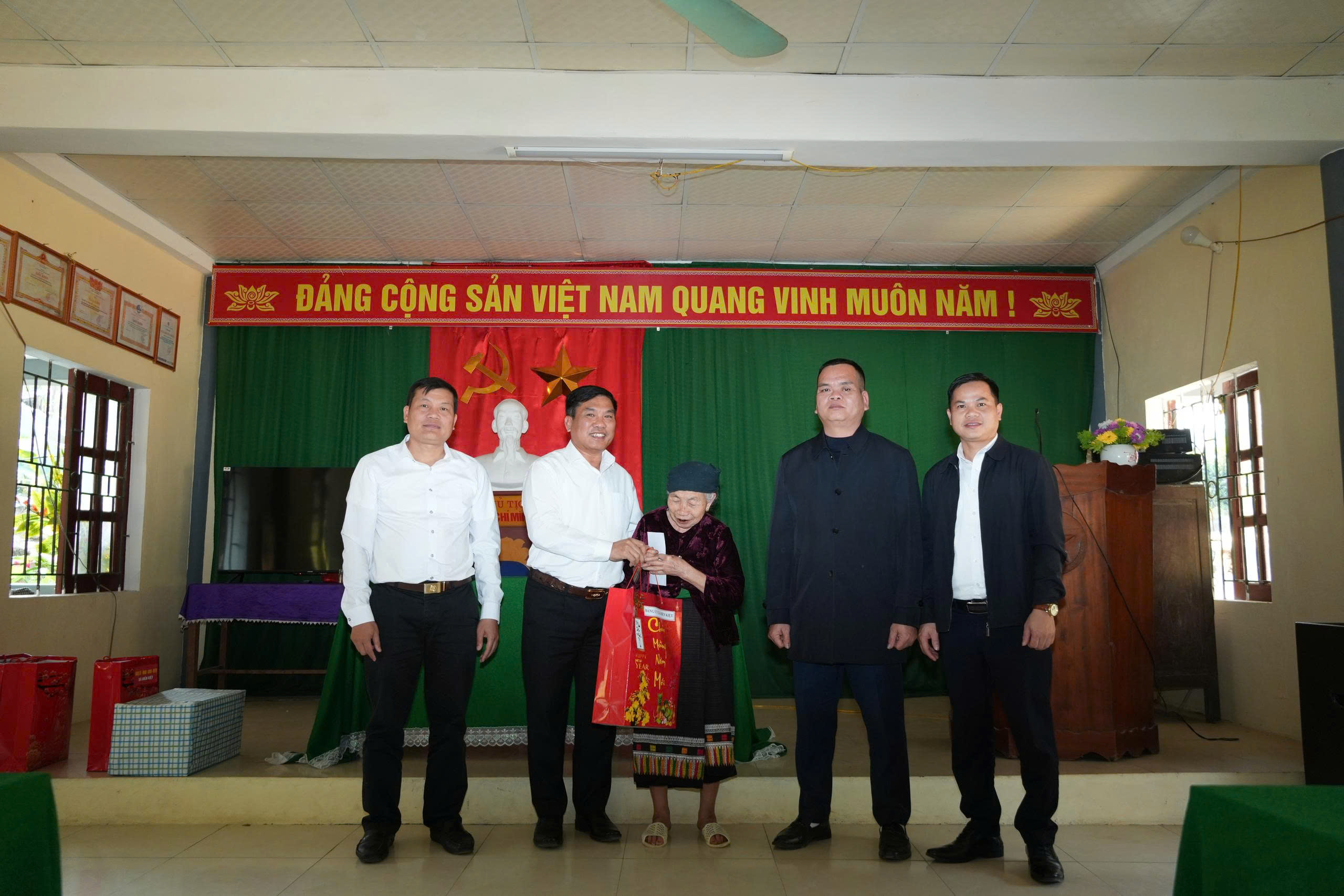 Anh-tin-bai