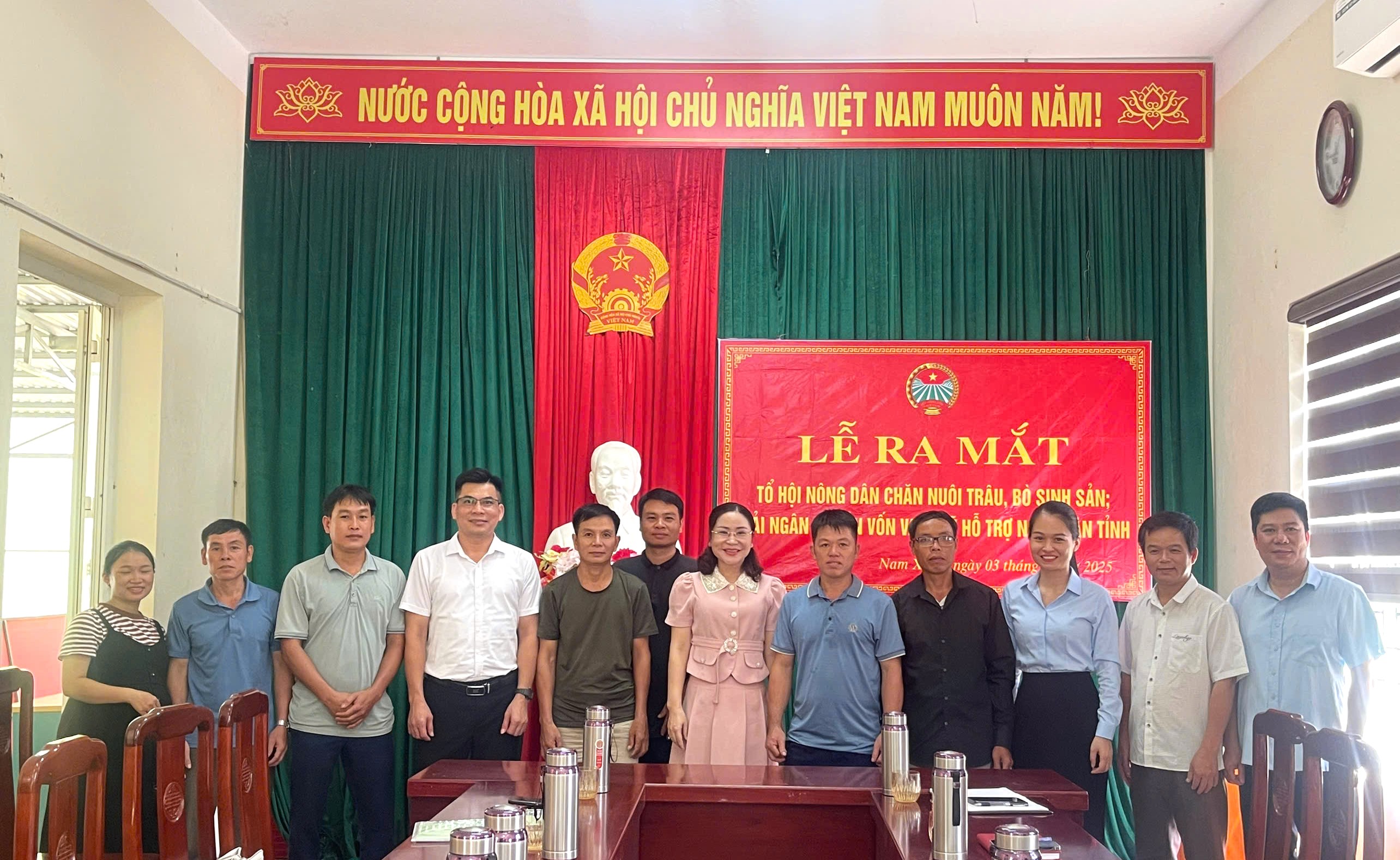 Xã Nam Xuân: Tổ chức Lễ ra mắt Tổ hội chăn nuôi trâu, bò sinh sản và giải ngân Quỹ Hỗ trợ nông dân năm 2025