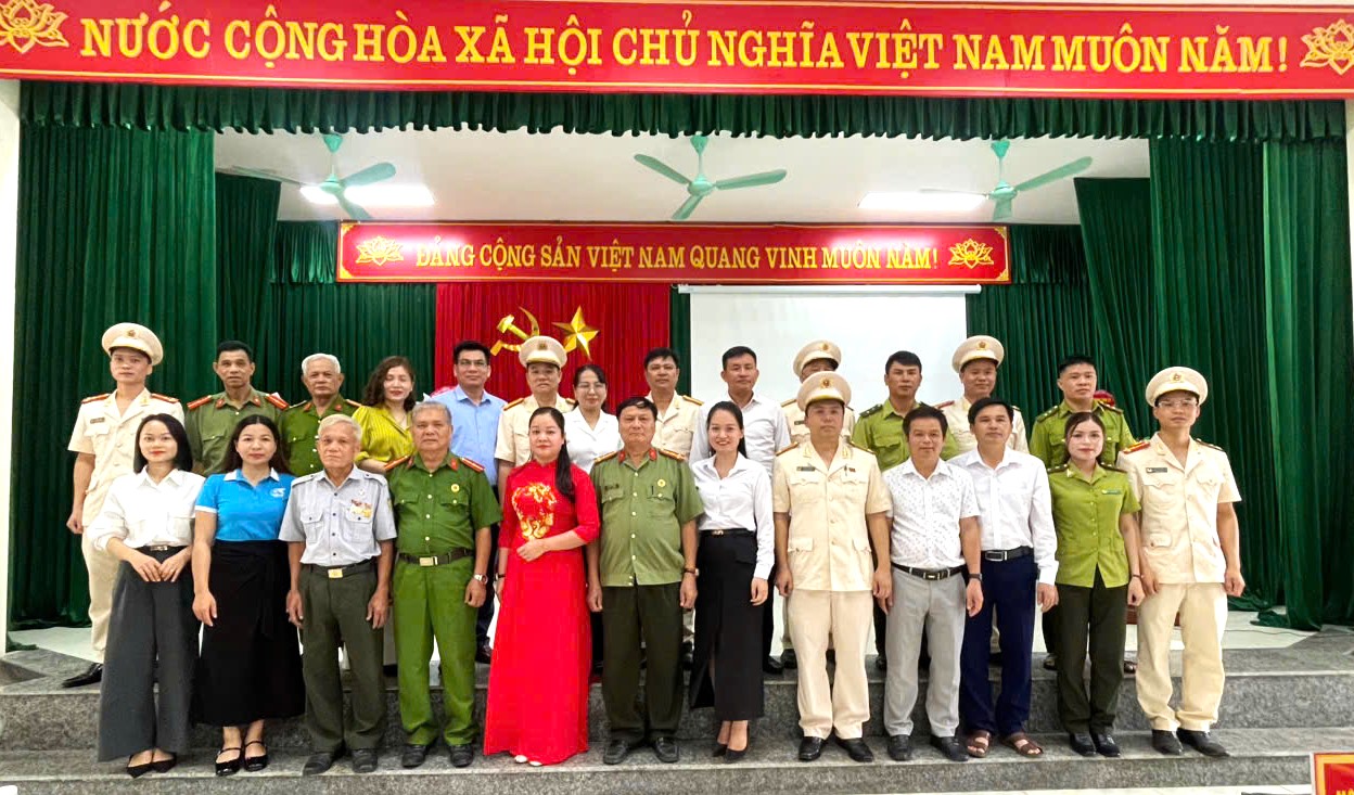 XÃ NAM XUÂN TỔ CHỨC LỄ KỶ NIỆM 80 NĂM NGÀY TRUYỀN THỐNG CÔNG AN NHÂN DÂN VIỆT NAM VÀ 20 NĂM NGÀY HỘI TOÀN DÂN BẢO VỆ AN NINH TỔ QUỐC