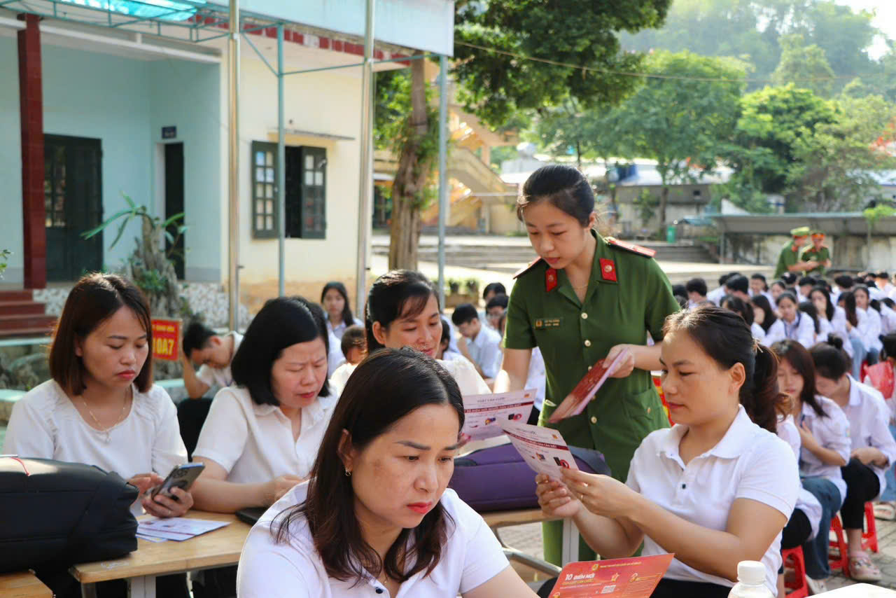 Anh-tin-bai