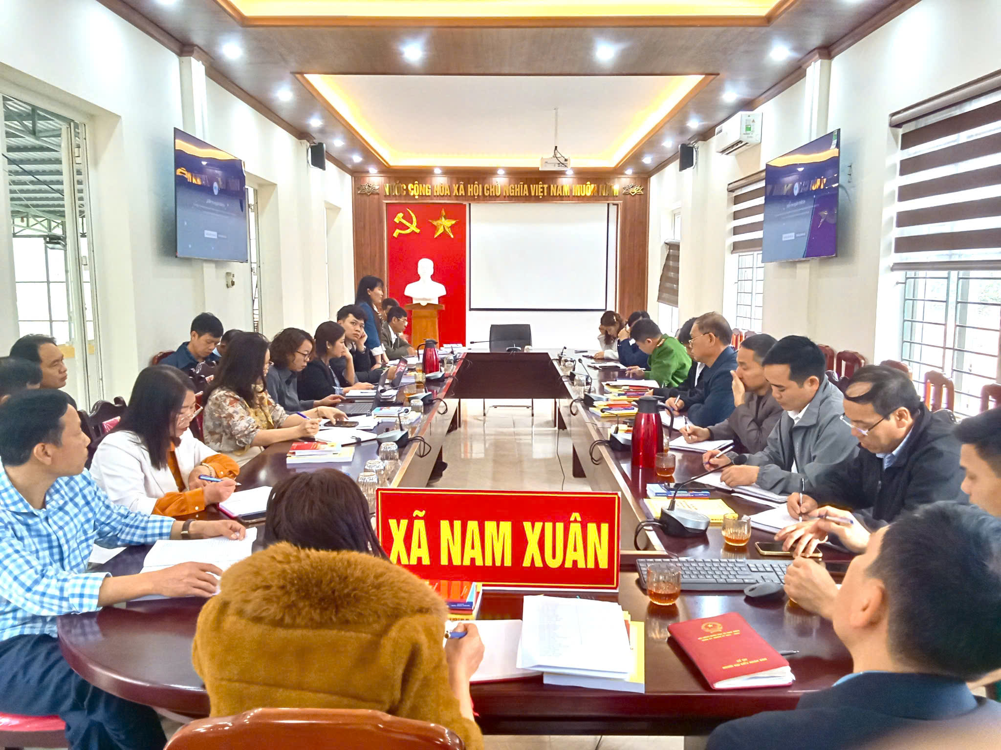 TỔ GIÚP VIỆC ỦY BAN BẦU CỬ XÃ NAM XUÂN TỔ CHỨC HỘI NGHỊ RÀ SOÁT, THỐNG NHẤT DANH SÁCH CỬ TRI TẠI CÁC ĐƠN VỊ BẦU CỬ