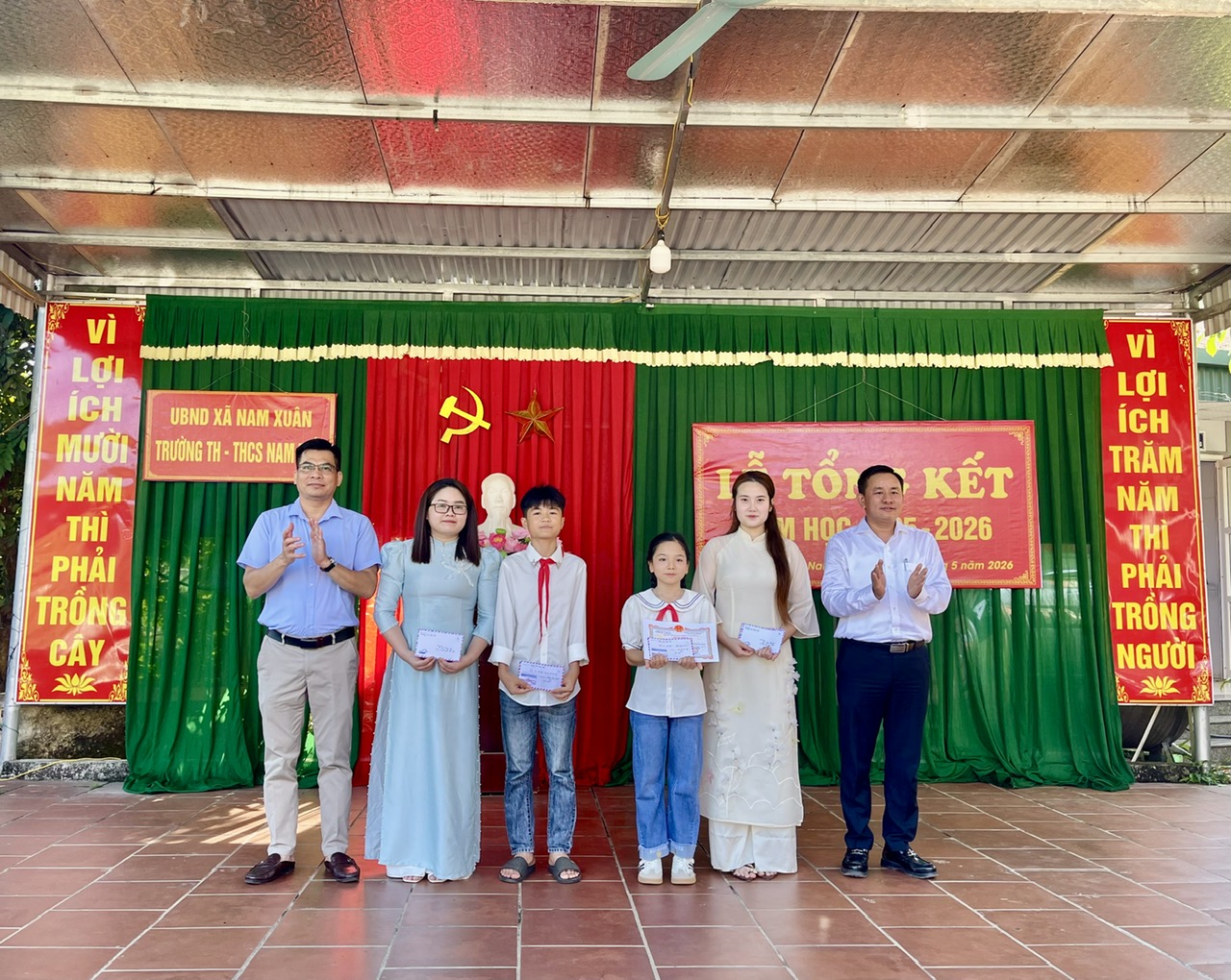 Anh-tin-bai
