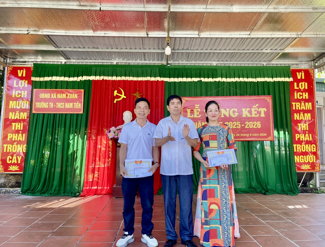 Anh-tin-bai