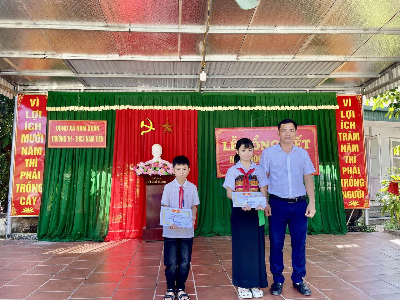 Anh-tin-bai