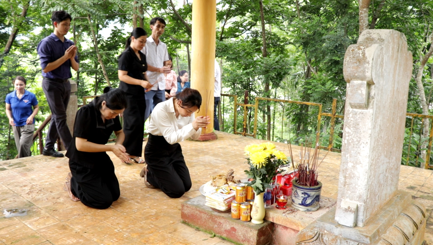 Anh-tin-bai