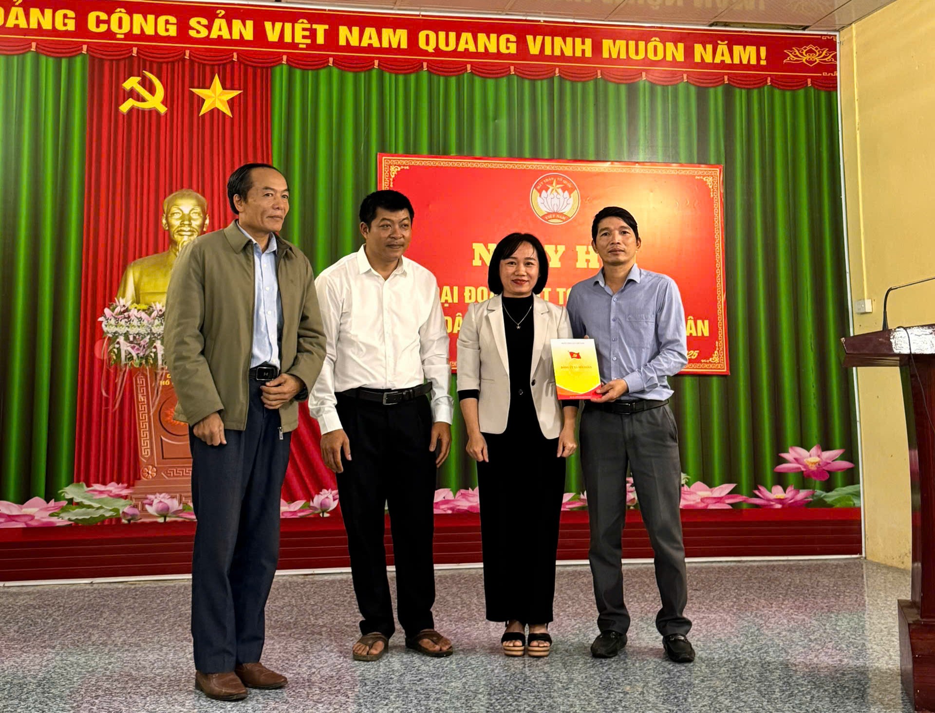 Anh-tin-bai