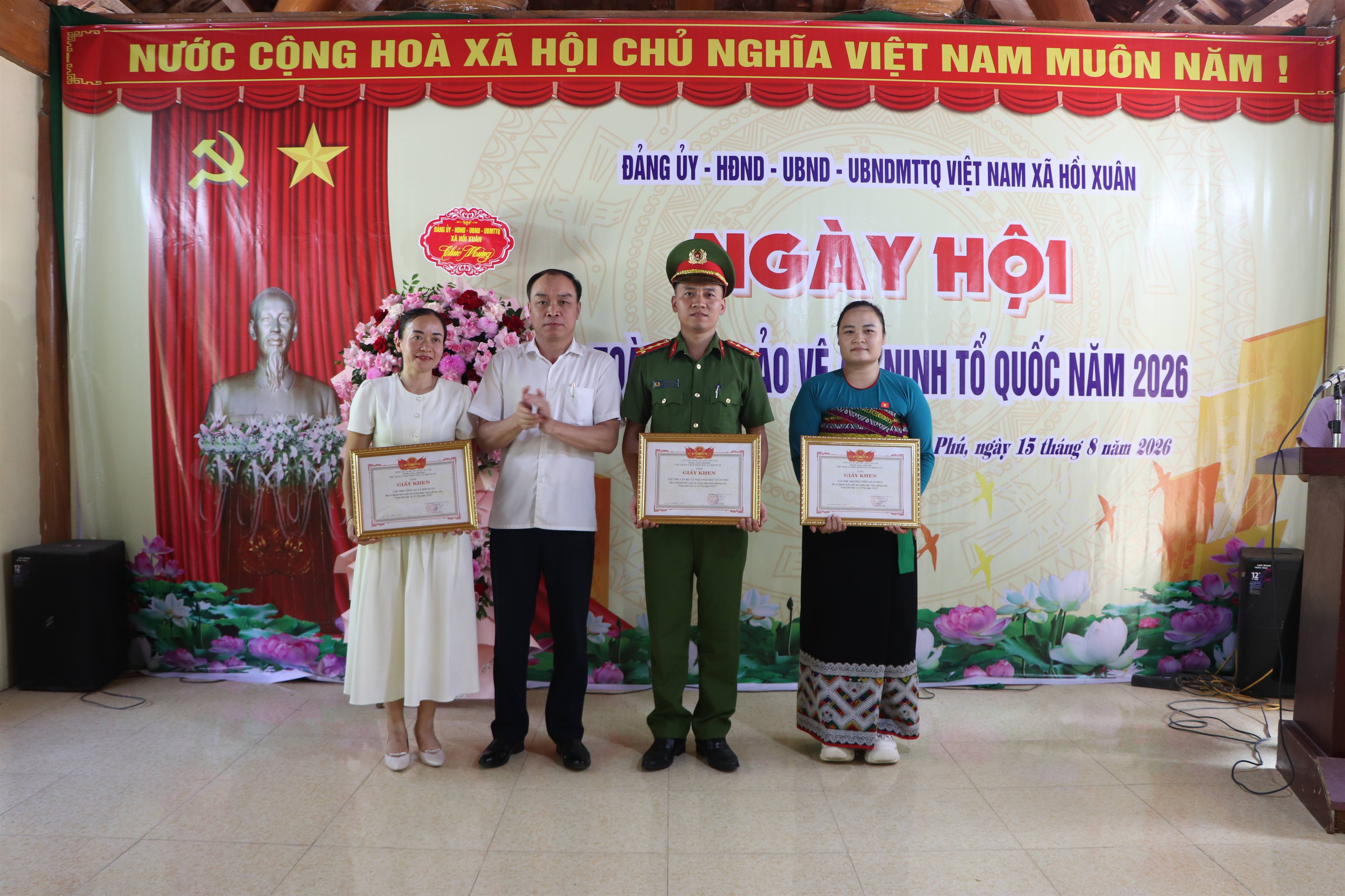 Anh-tin-bai