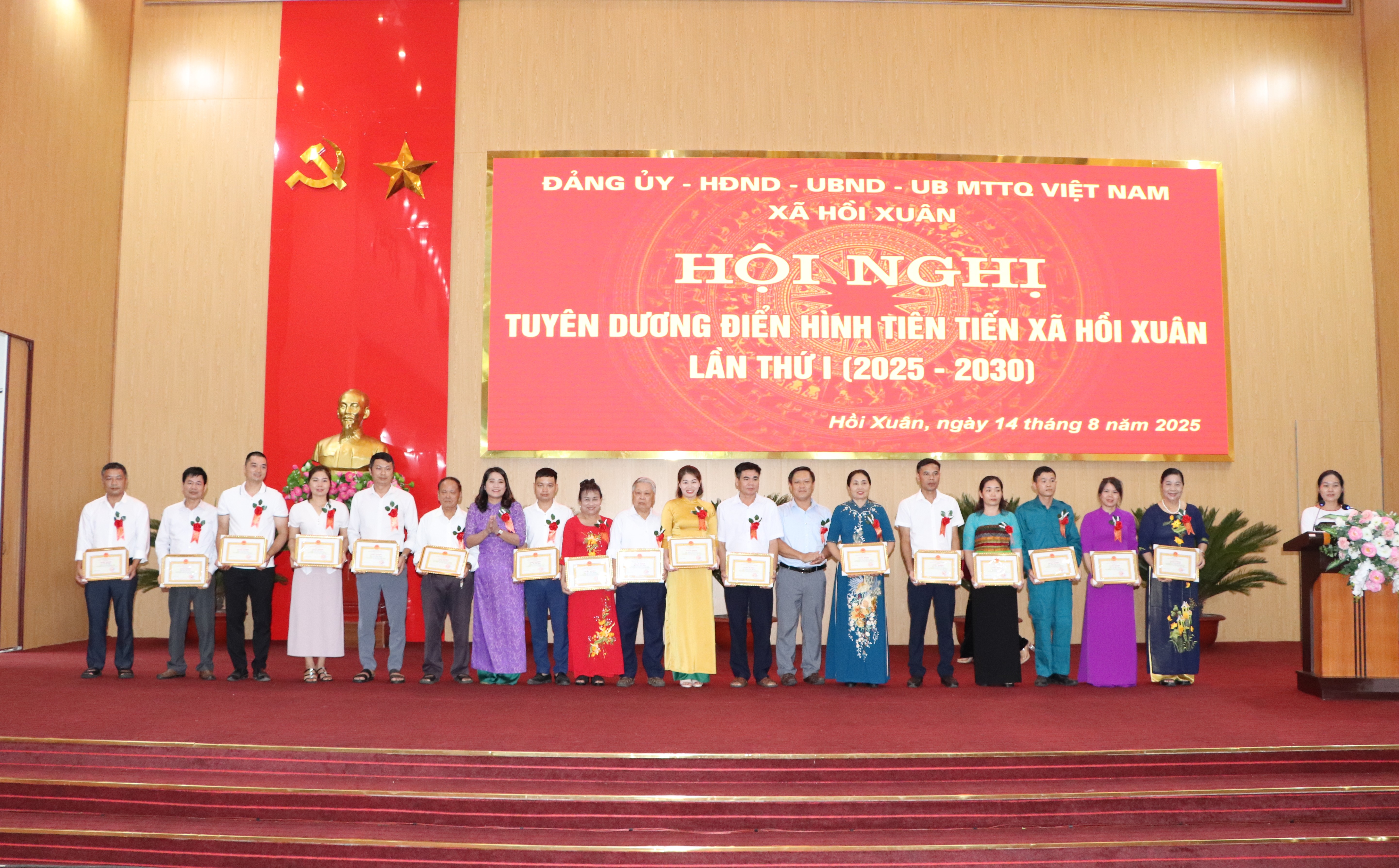Anh-tin-bai