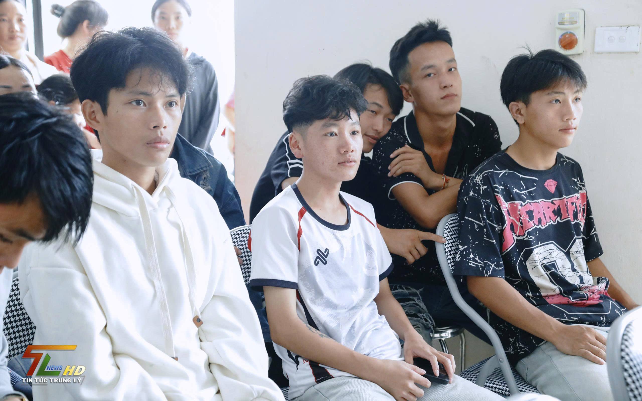 Anh-tin-bai