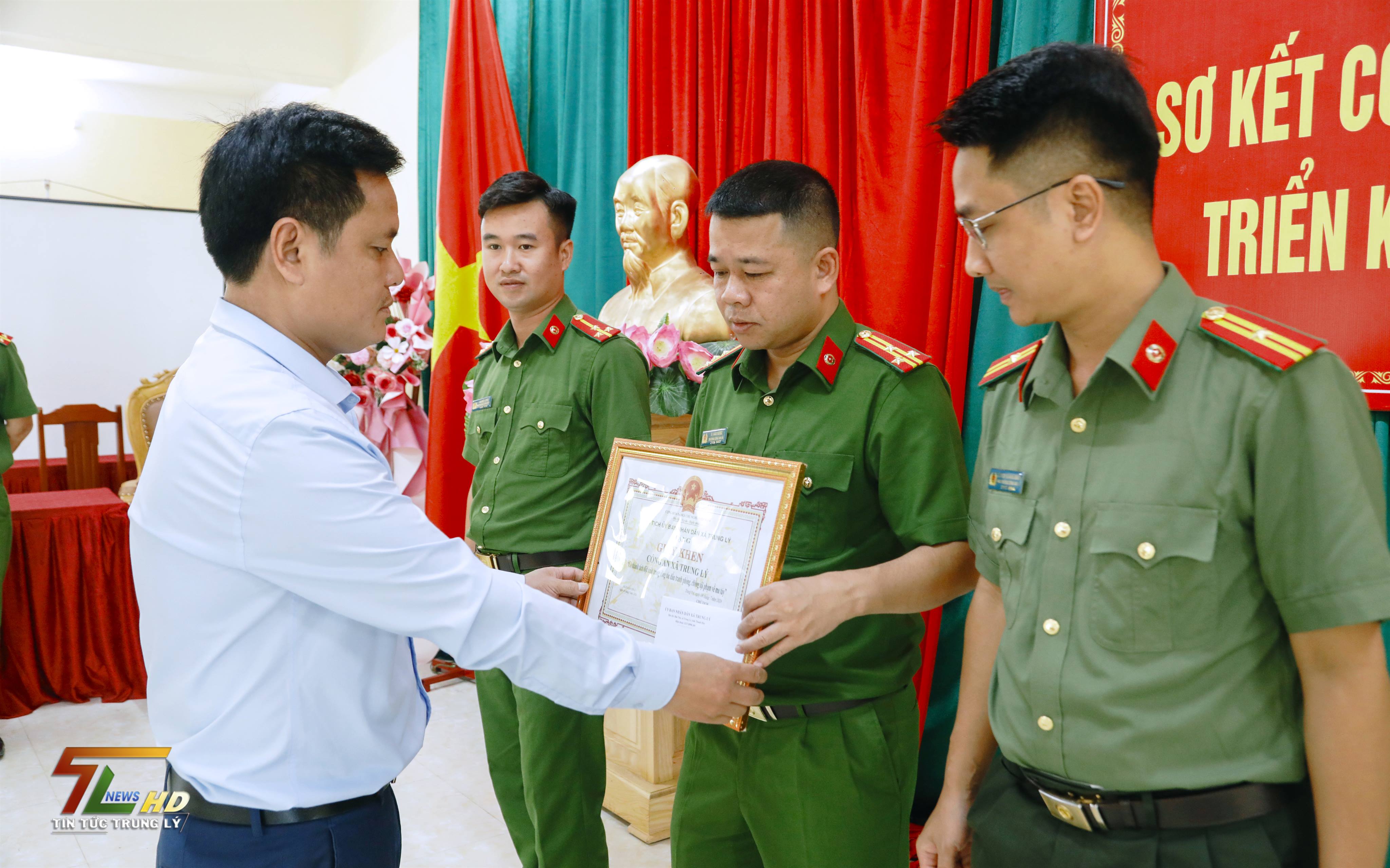 Anh-tin-bai