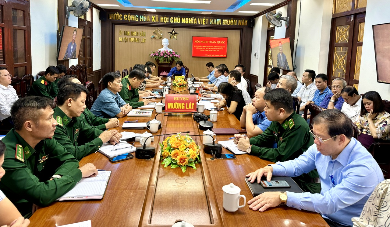 Toàn cảnh hội nghị trực tuyến tại điểm cầu huyện Mường Lát