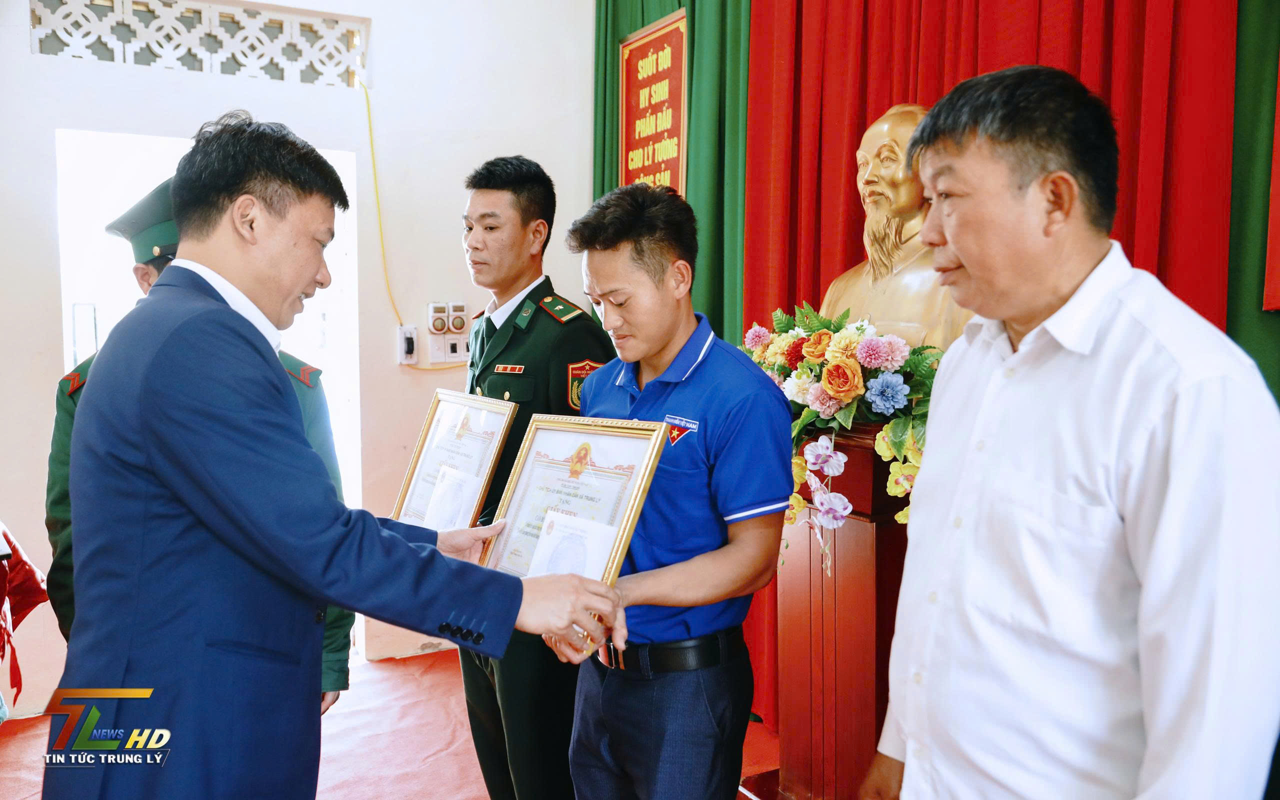 Anh-tin-bai