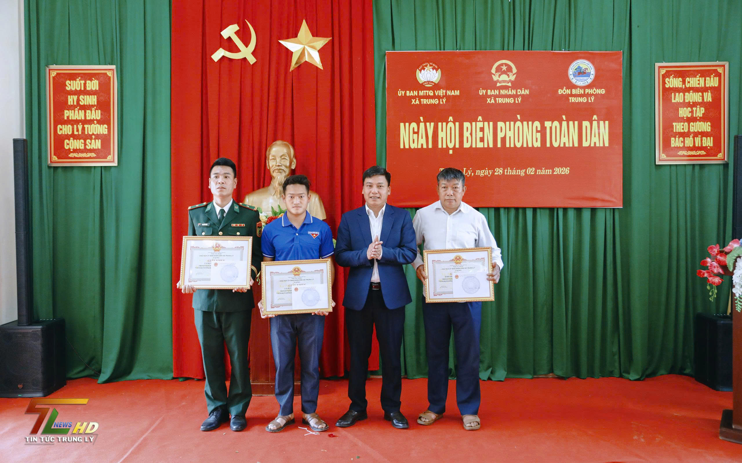 Anh-tin-bai