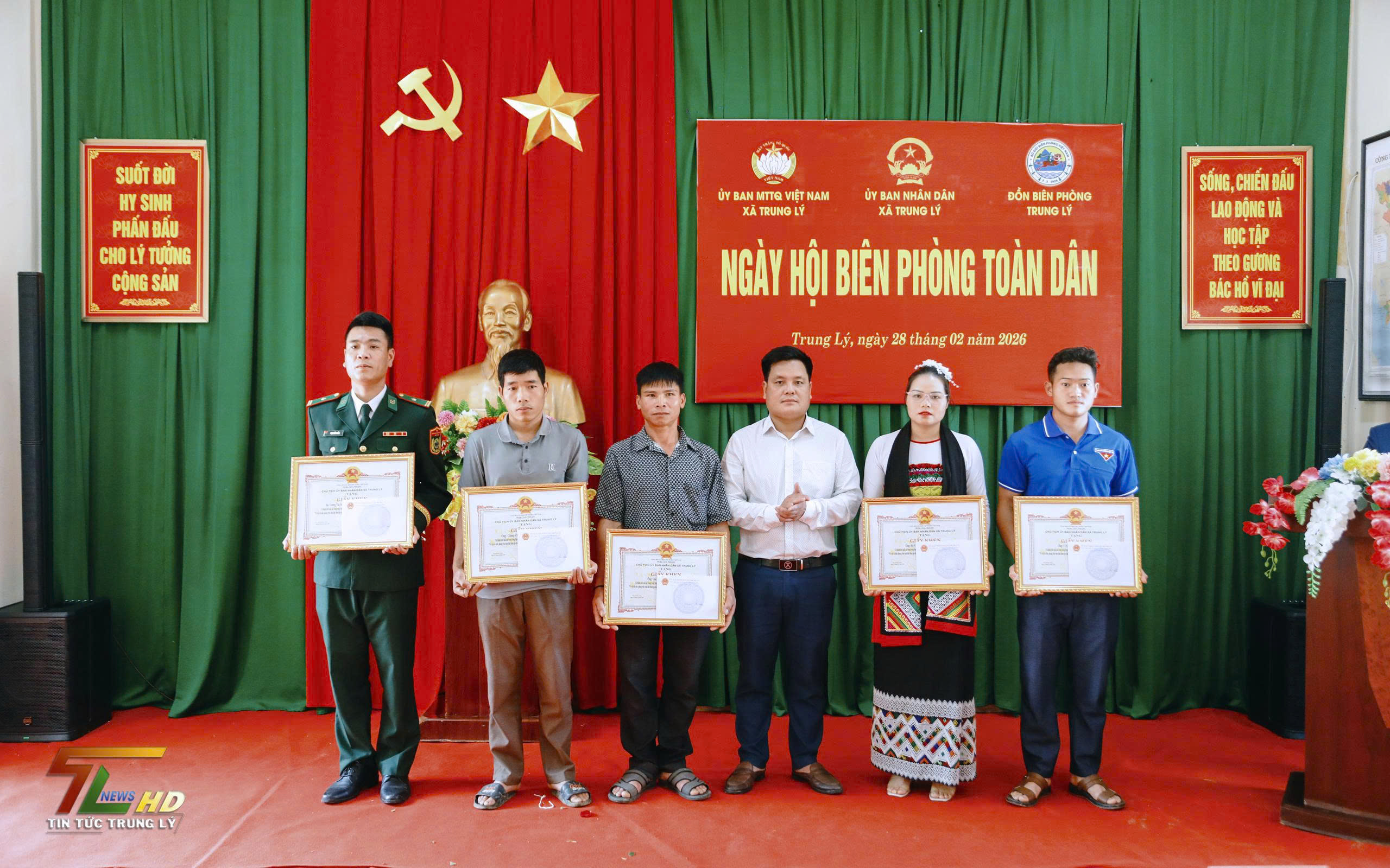 Anh-tin-bai