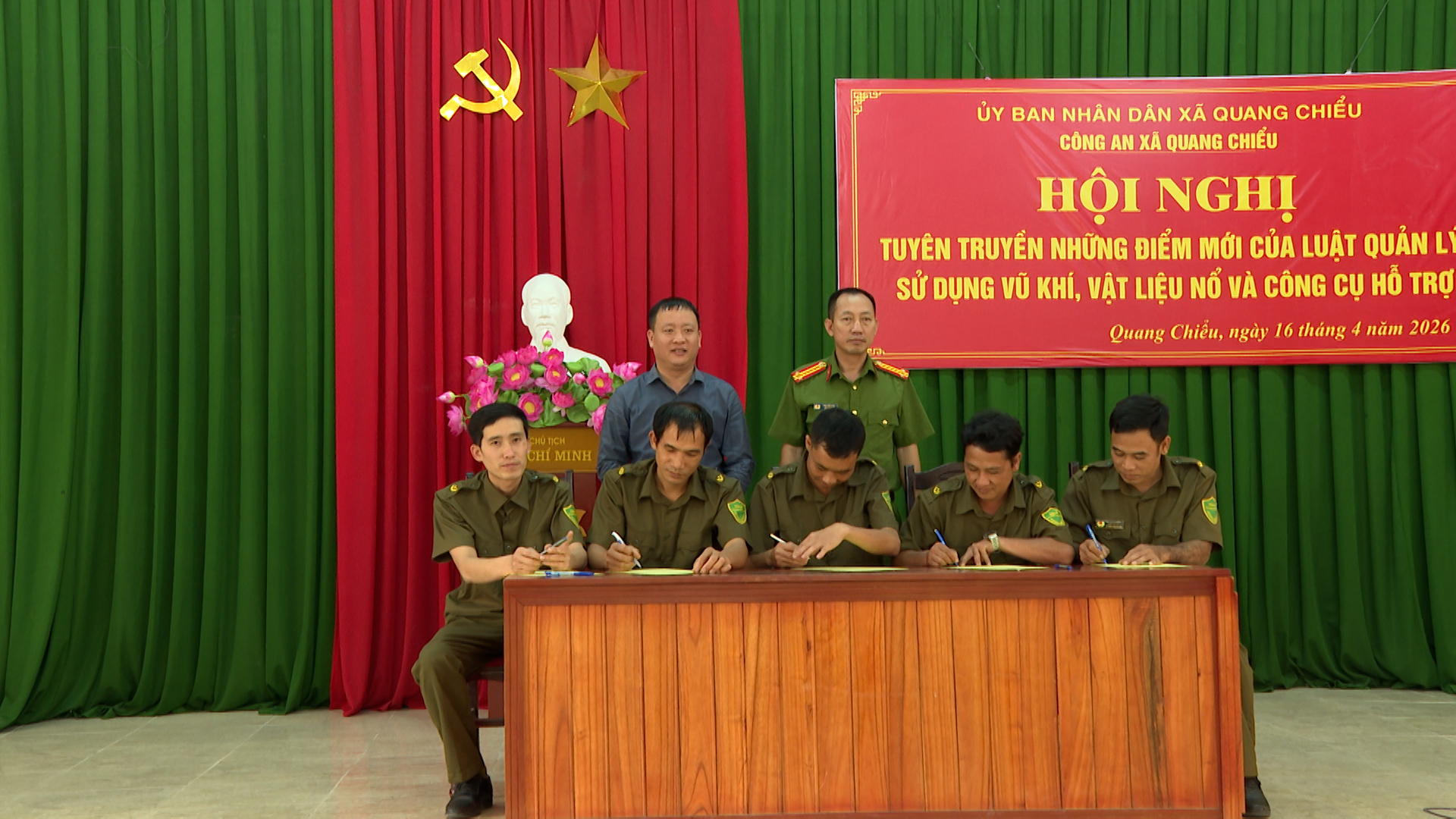Anh-tin-bai