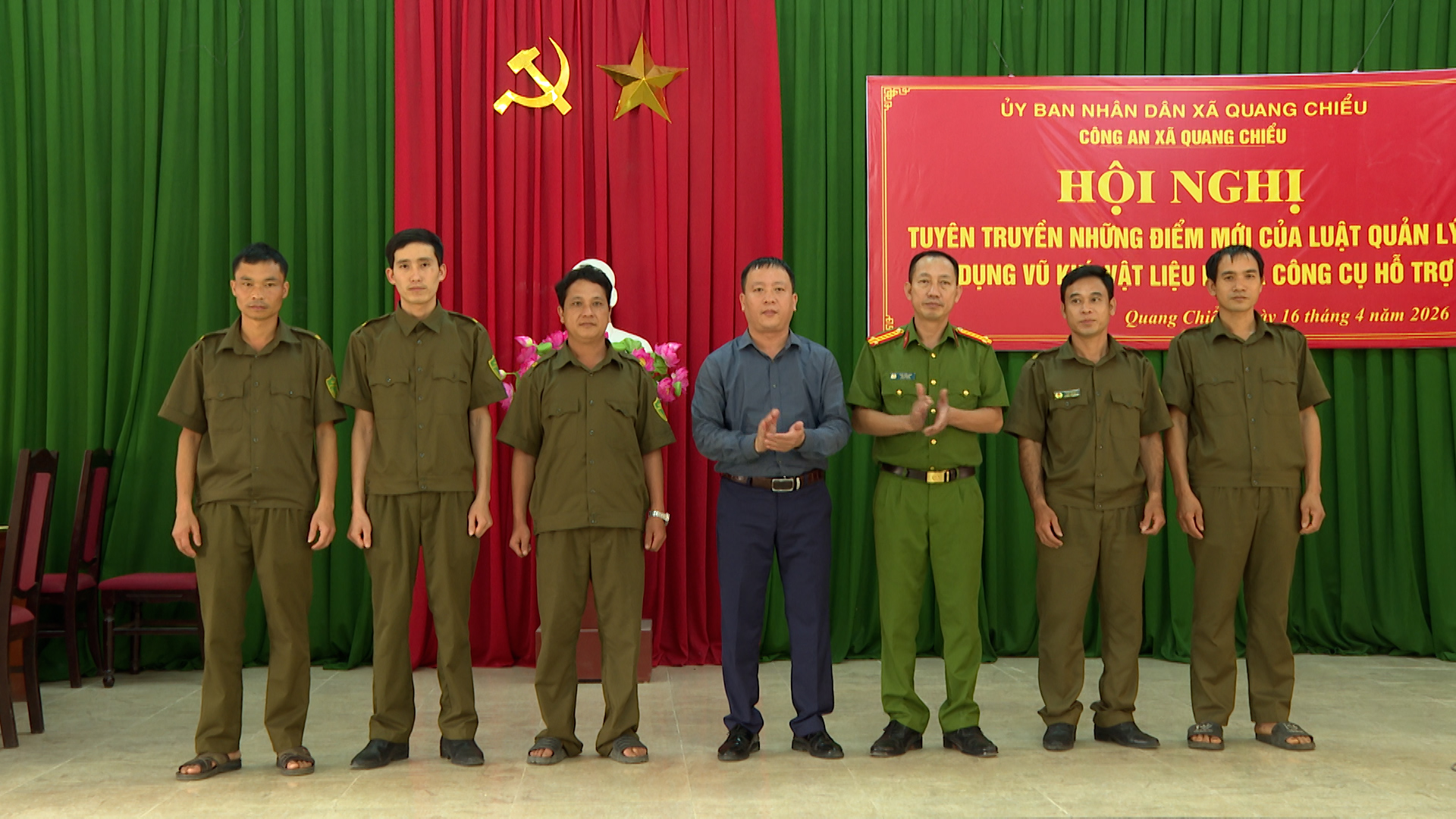 Công an xã Quang Chiểu tổ chức Hội nghị tuyên truyền những điểm mới của Luật Quản lý, sử dụng vũ khí, vật liệu nổ và công cụ hỗ trợ.