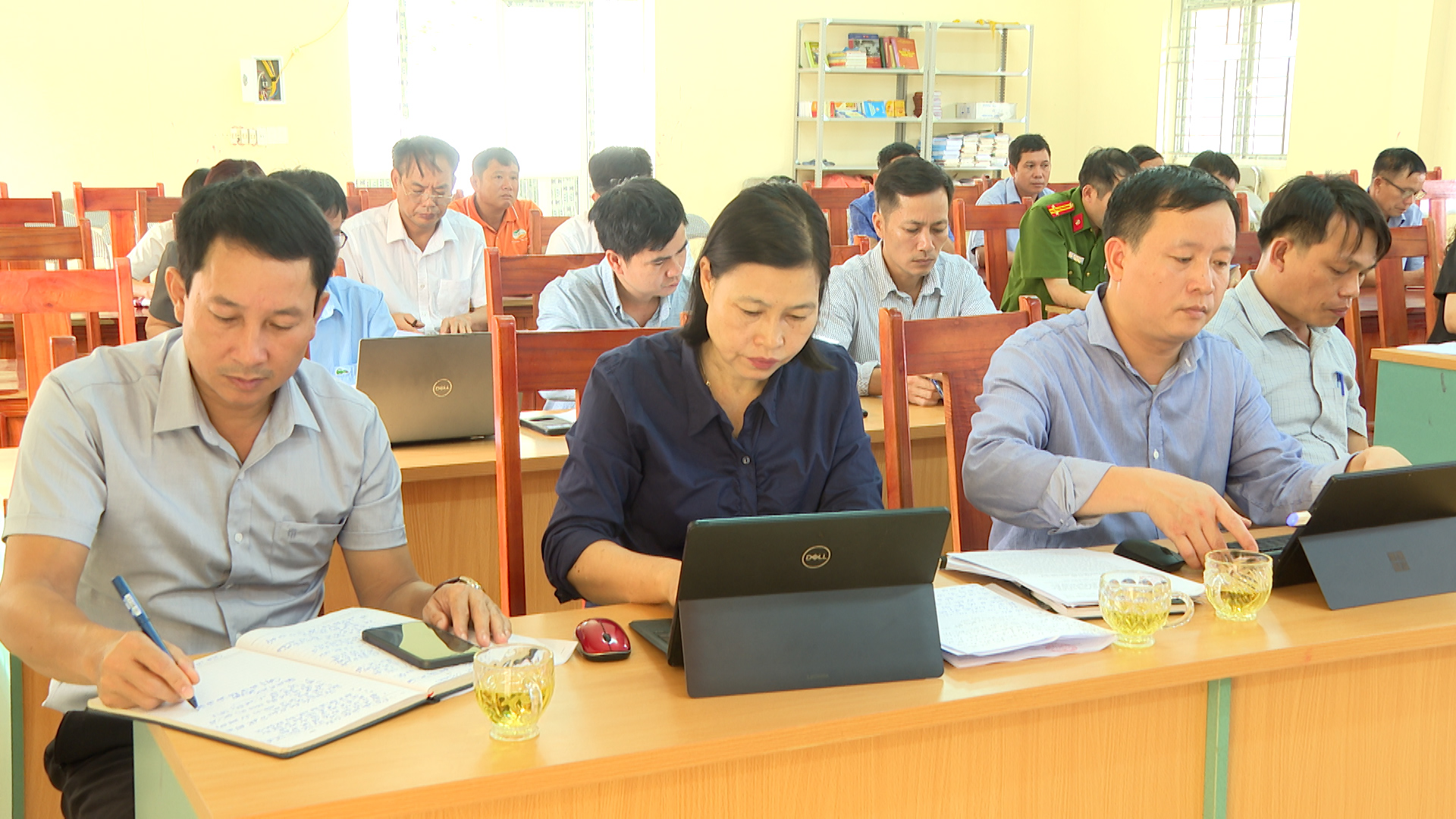 Anh-tin-bai